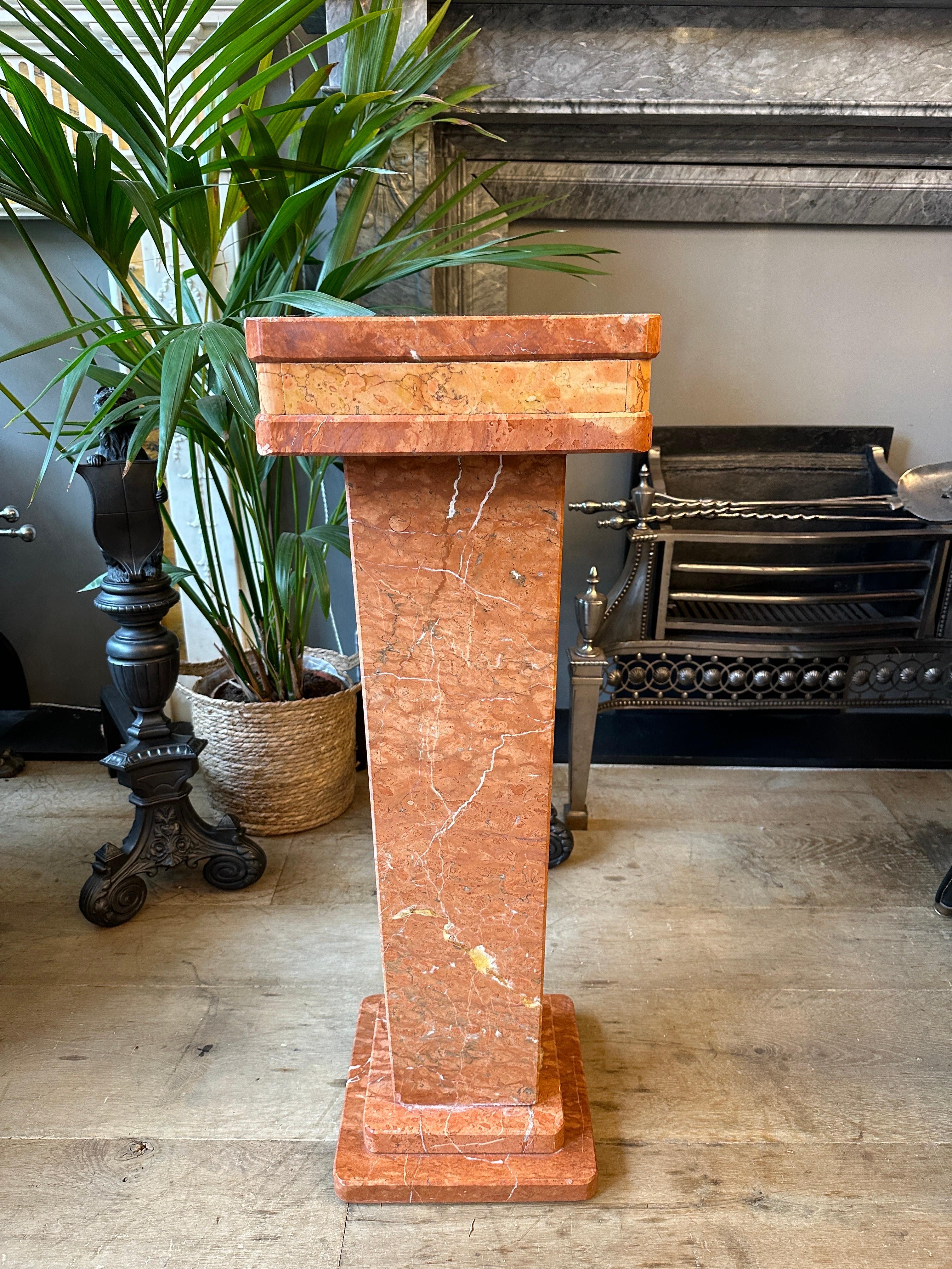 An Italian Rossa Verona Marble Pedestal  In Good Condition For Sale In London, GB