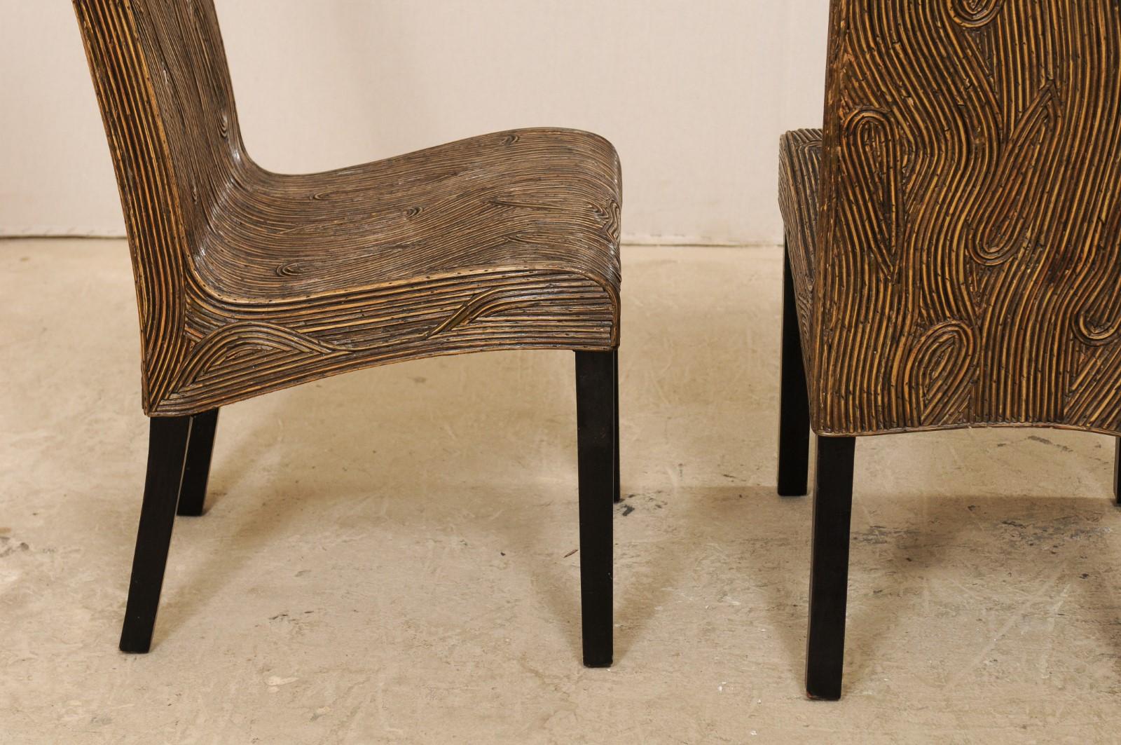 Juego de 4 sillas auxiliares de caña doblada de estilo moderno orgánico, fabricadas por un artesano italiano en venta 2