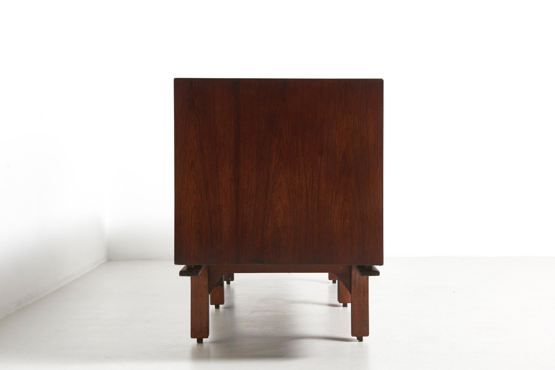 Italian Sideboard in Rosewood, Gianfranco Frattini In Good Condition For Sale In Antwerpen, BE