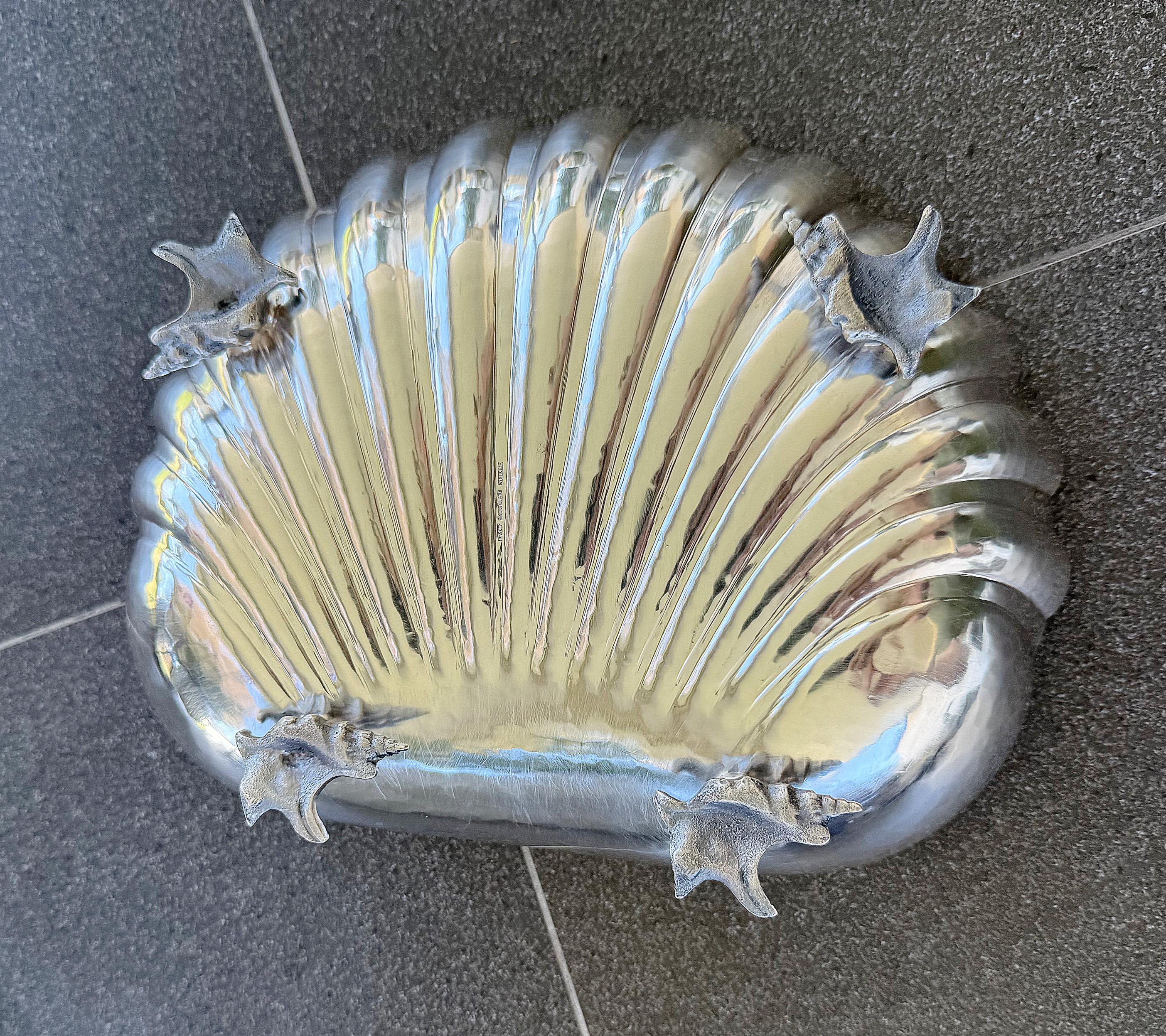 Centro de mesa italiano de plata en forma de concha de Buccellati, S. XX Hecho a mano en venta