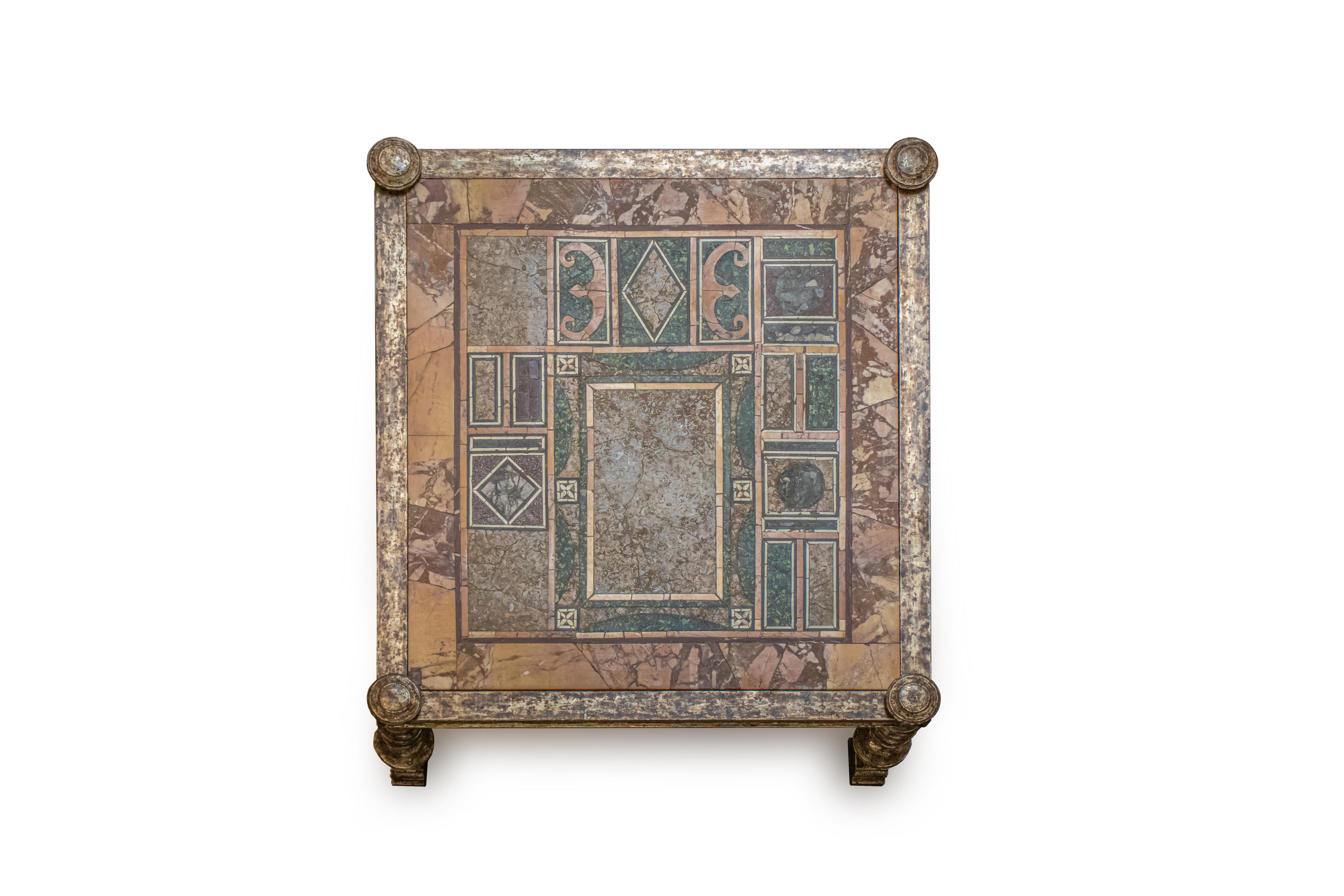 Niedriger italienischer Beistelltisch aus Marmor und versilbertem Holz von Claudio Romei, Exemplar (Mosaik) im Angebot