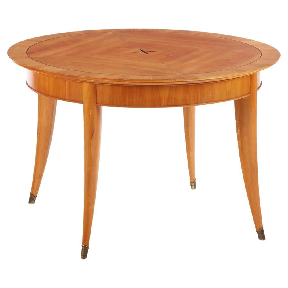 Une table ronde italienne en sycomore incrusté, vers 1940.