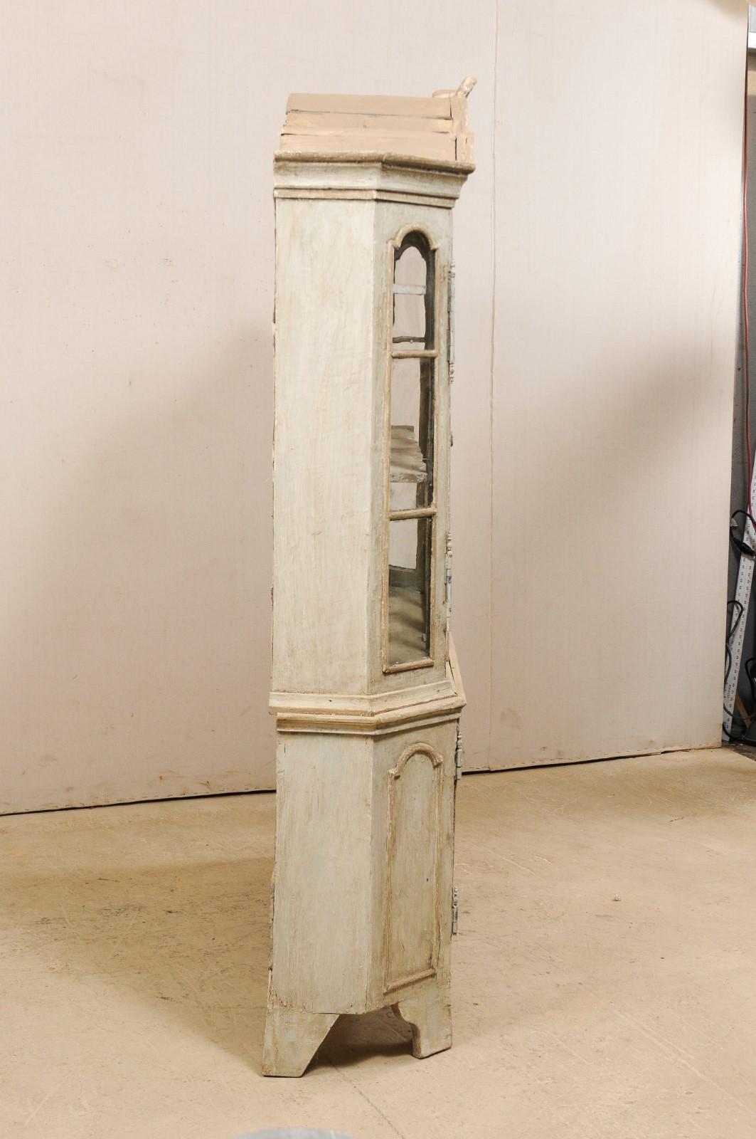 Early 19th C. Italian Tall Cabinet with Glass Display Top & Bonnet Pediment Top For Sale 5