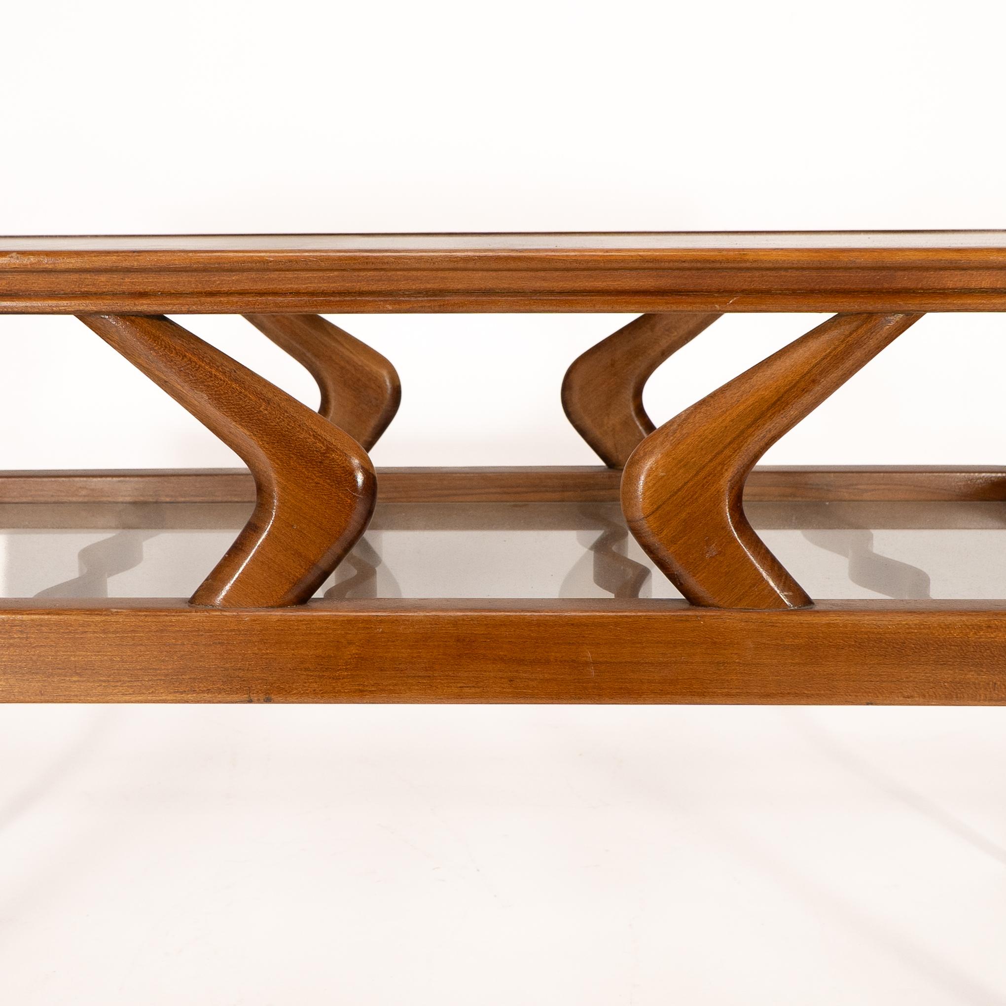 Table basse italienne en teck à deux niveaux avec supports en verre ondulé en vente 8