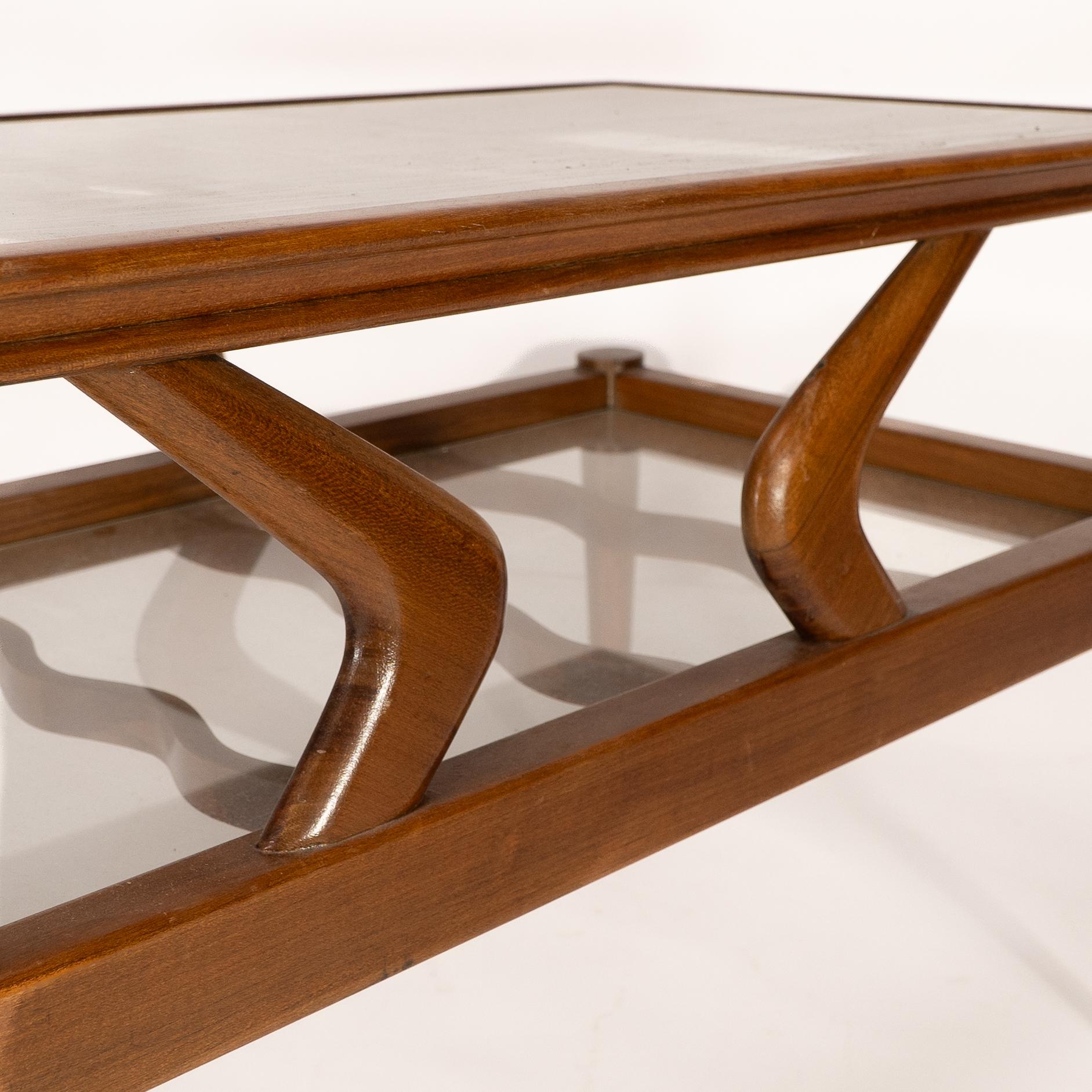 Table basse italienne en teck à deux niveaux avec supports en verre ondulé en vente 9