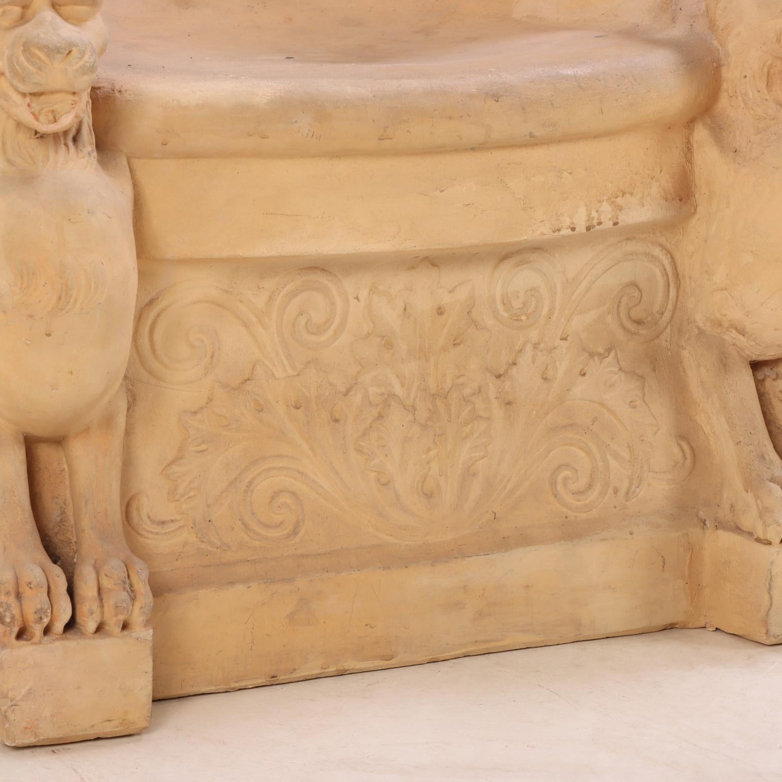 An Italian terracotta garden seat, C. 1920. In Good Condition For Sale In Philadelphia, PA