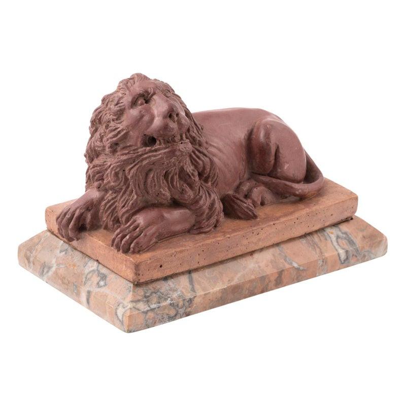 An Italian Terracotta Model Of A Recumbent Lion Late 19Th Century In Good Condition For Sale In Firenze, IT