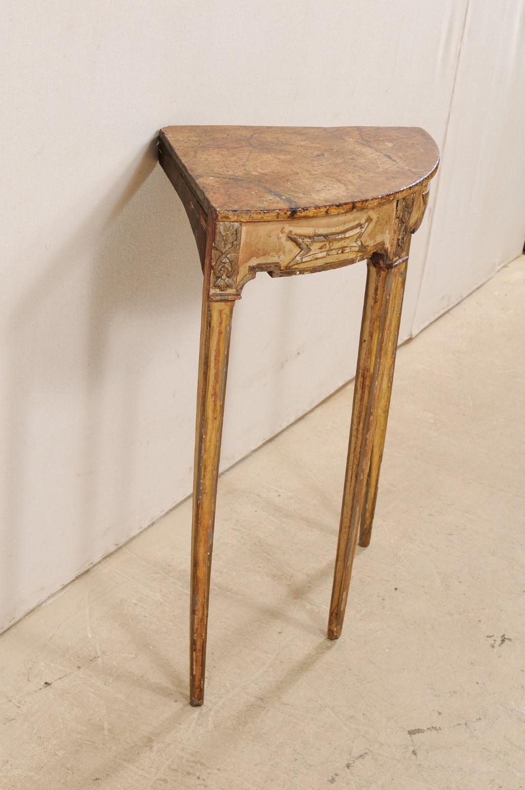 Italian Three-Legged Corner Table with Faux Marble Painted Top, Mid-20th Century In Good Condition For Sale In Atlanta, GA