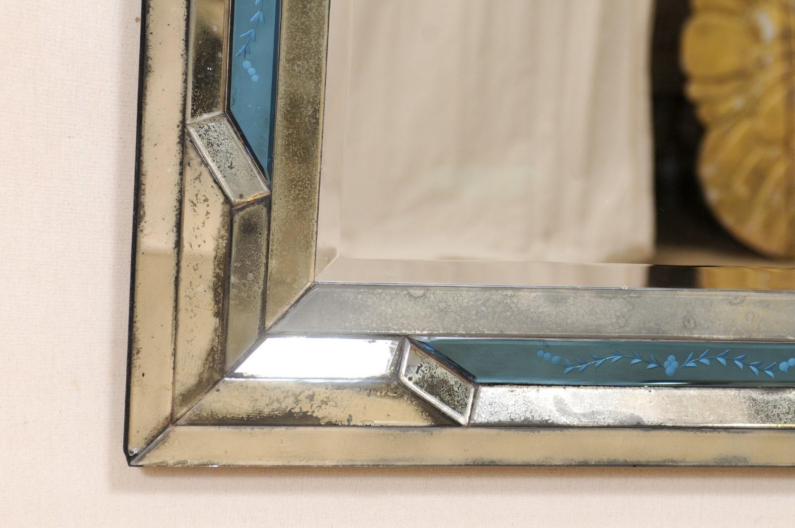 Italienischer Spiegel im venezianischen Stil mit antikem Spiegel und blauem Akzent-Einbau im Angebot 7