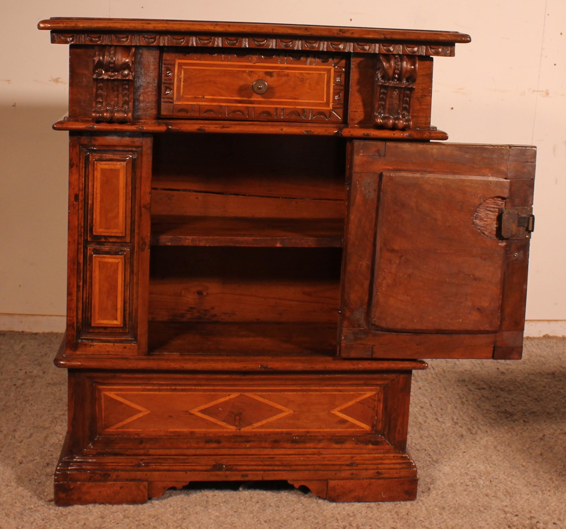 An Italian Walnut Oratory 17th Century For Sale 1