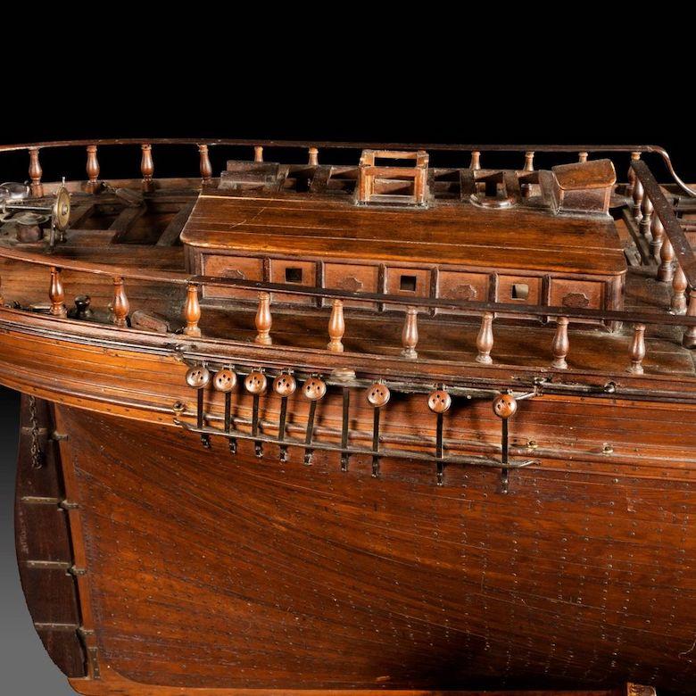 Modello in scala di un clipper in legno di noce italiano in vendita 1