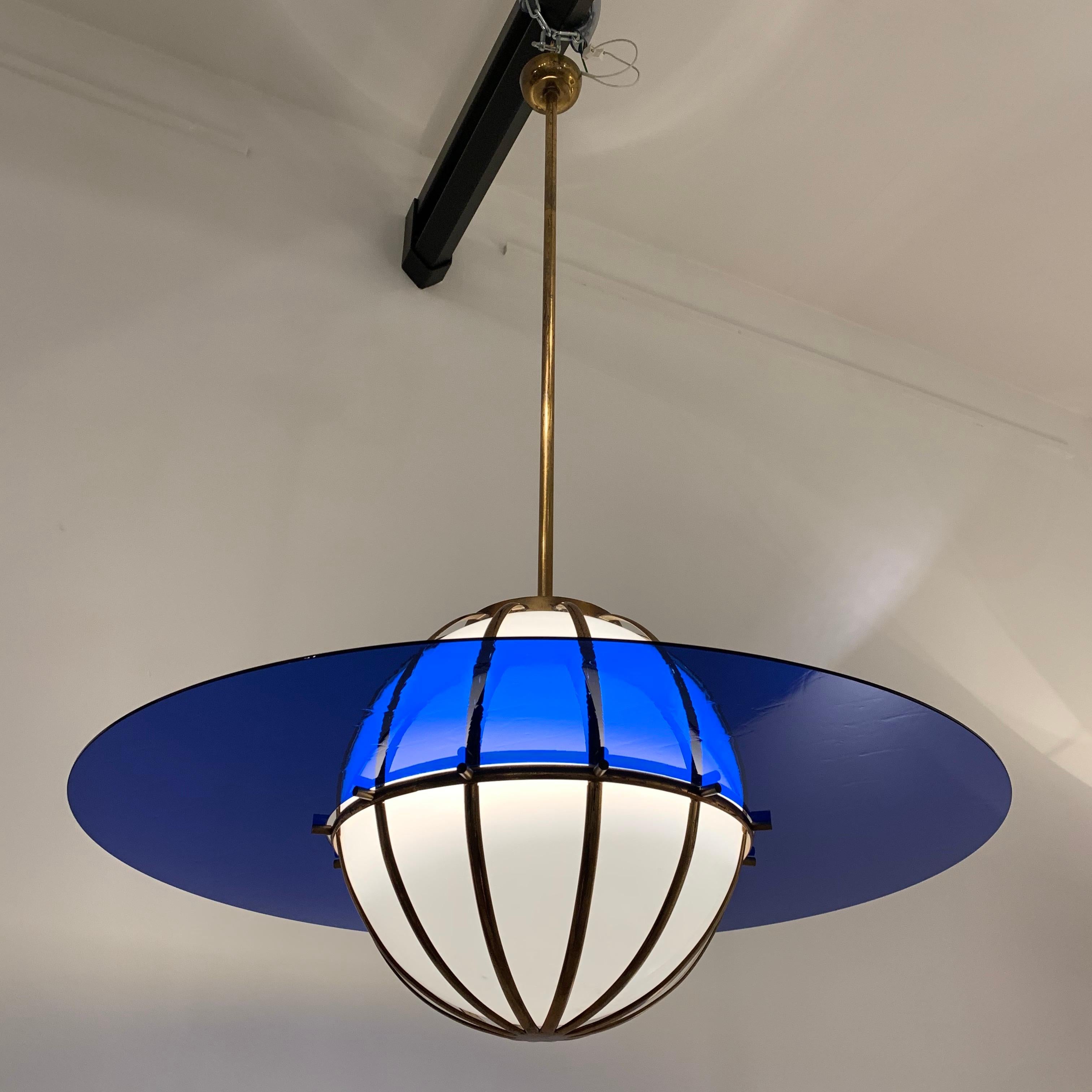 The lantern is a creation that dates back to the first decade of the year two thousand. It is of great quality and inspired by previous Italian lighting designer such as Angelo Lelli, and contemporary designer Roberto Rida. The striking coloration