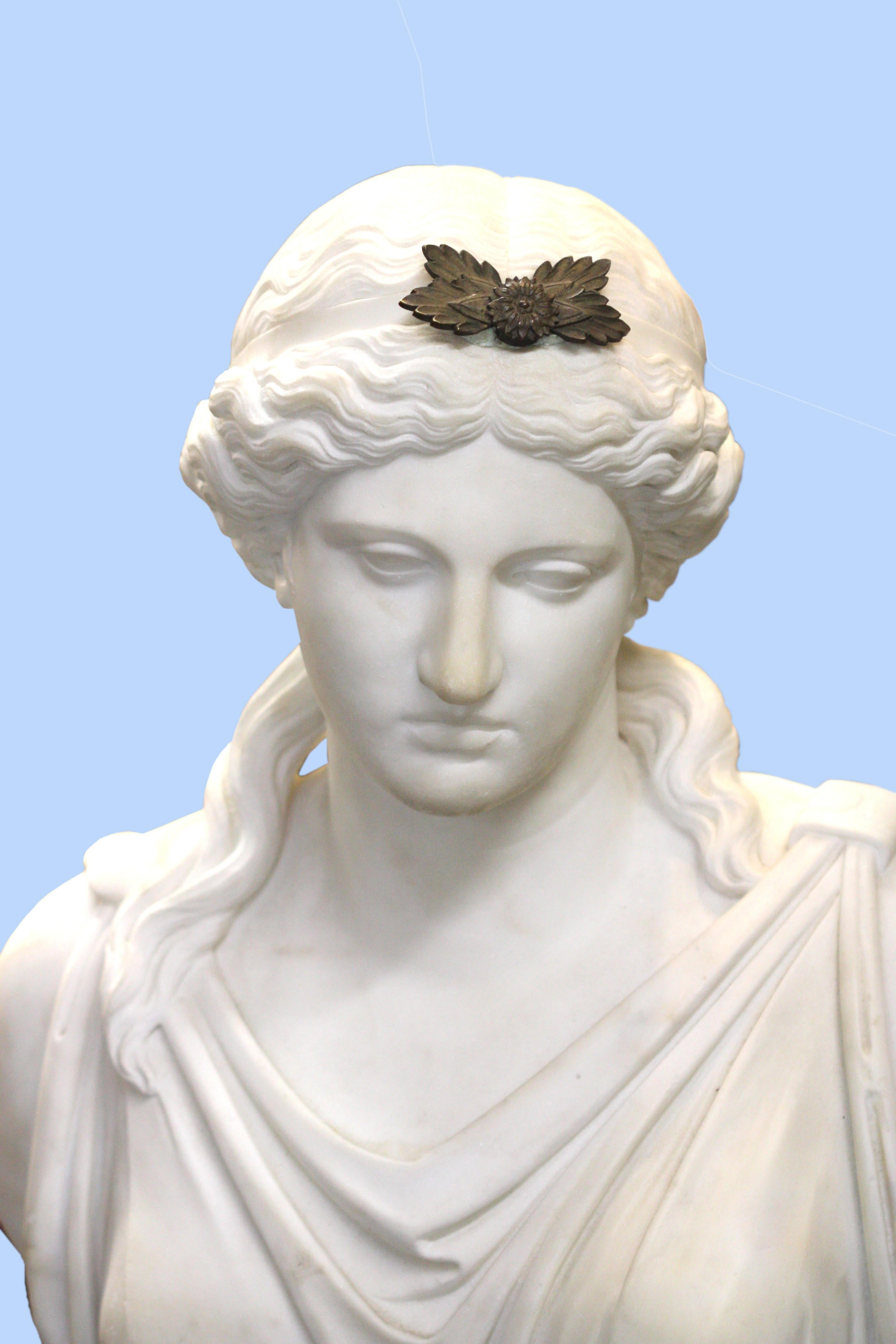 Italian White Marble Portrait Bust of a Lady In Good Condition For Sale In West Palm Beach, FL