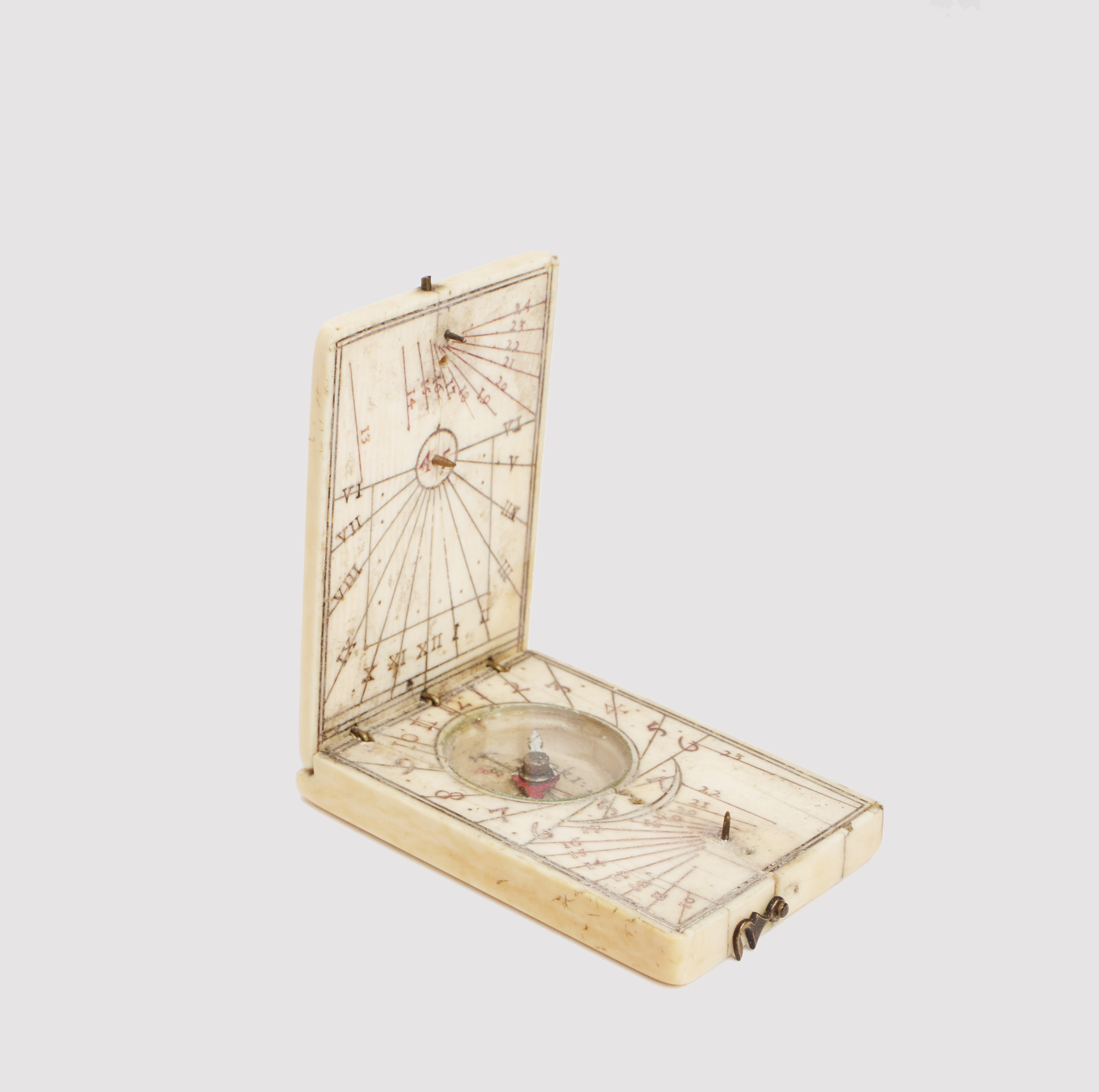 An ivory portable diptych sundial. Italy circa 1600. (SHIP TO EU ONLY)