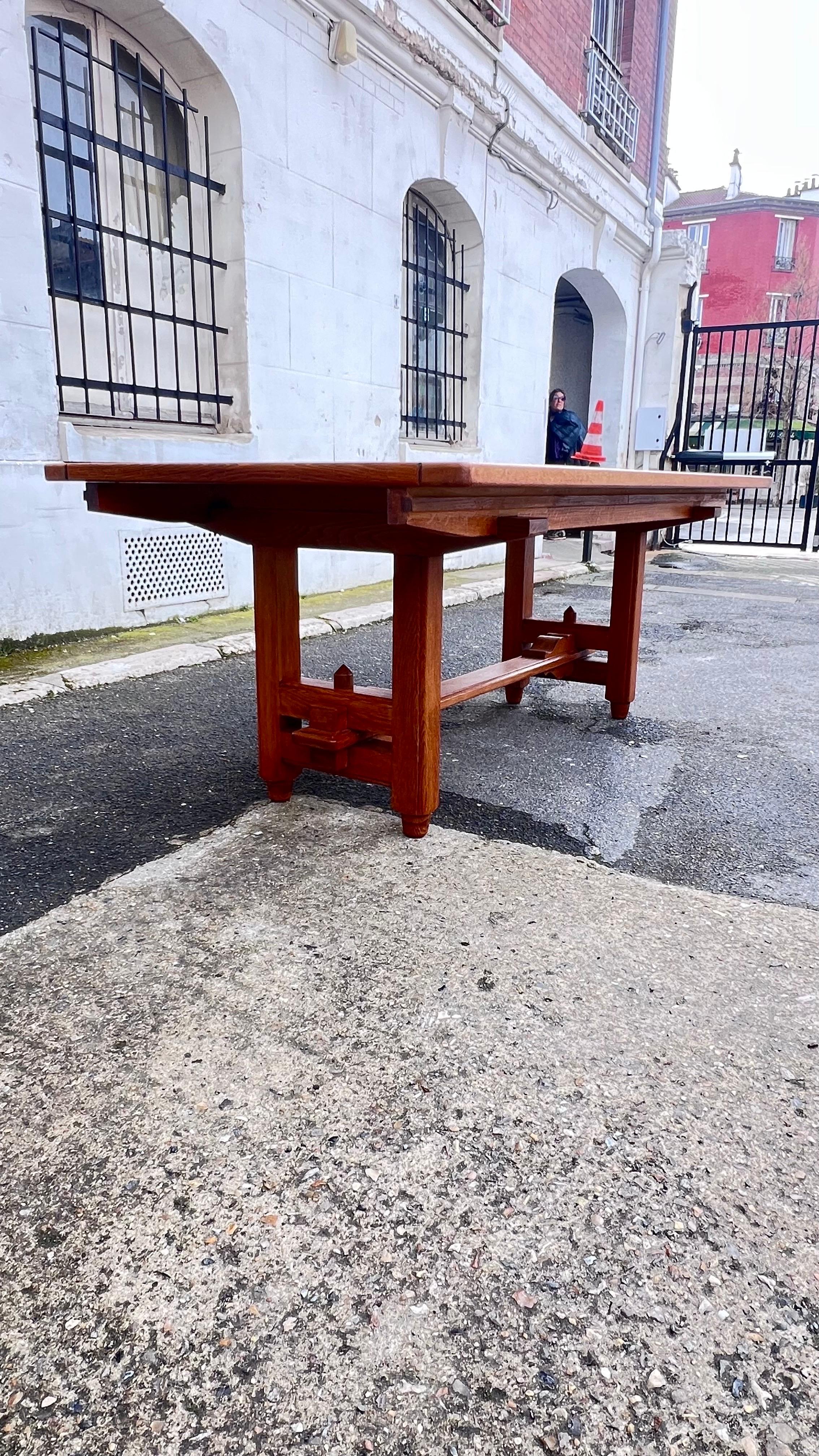 A classic oak table with two leaves of :45cm each so table open 275cm
By Guillerme et Chambron edition Votre IMaison