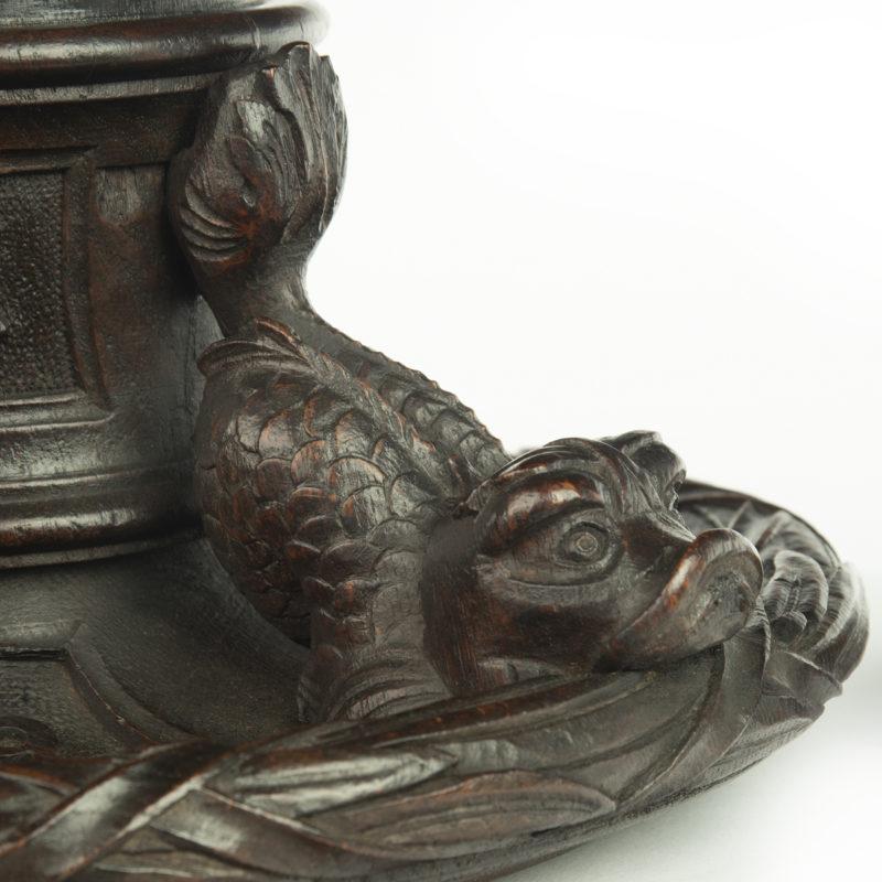 An oak inkwell carved from Lutine timber, dated 1799 In Good Condition For Sale In Lymington, Hampshire