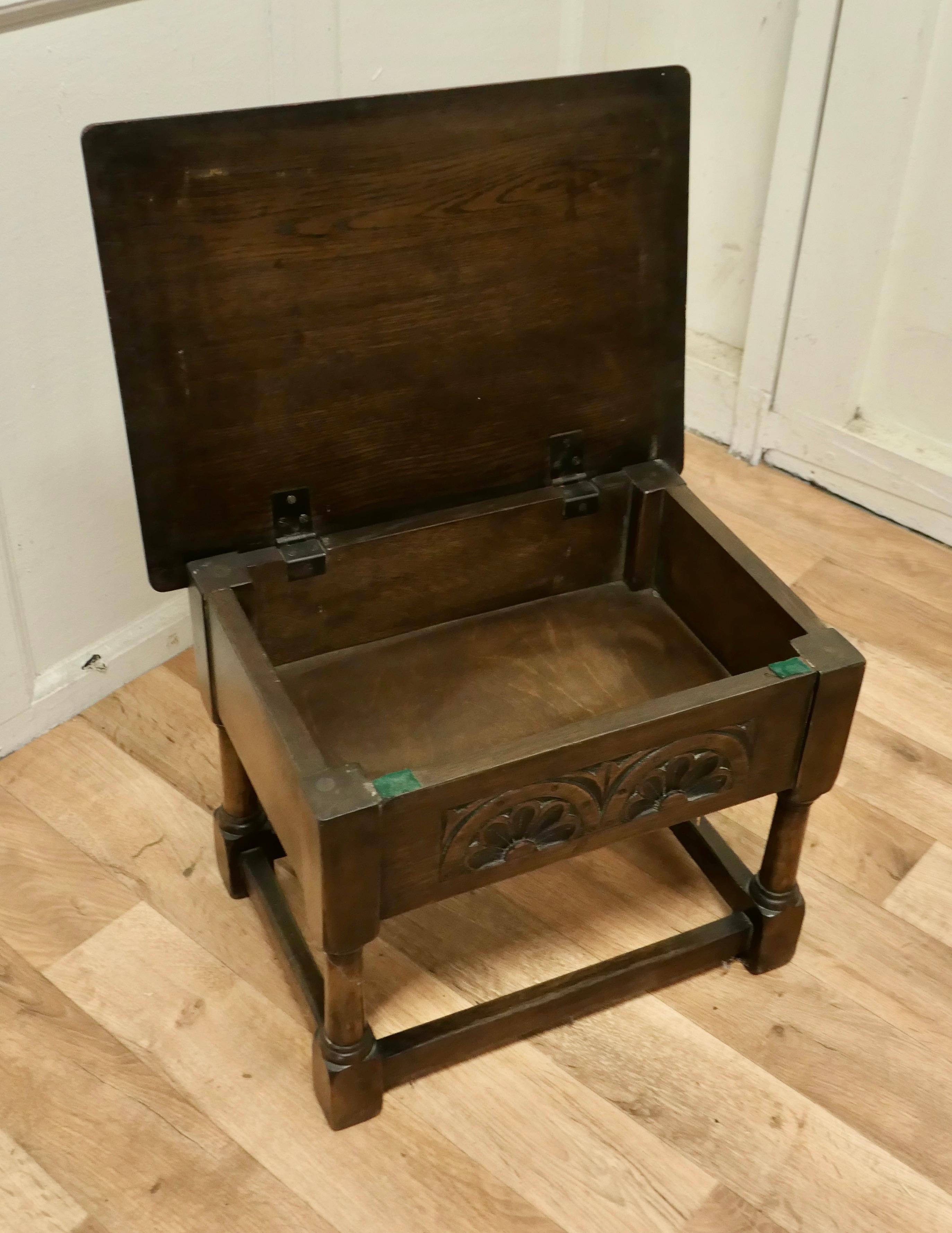 An Oak Joint Coffin Stool, Occasional Table, Sewing Box In Good Condition For Sale In Chillerton, Isle of Wight