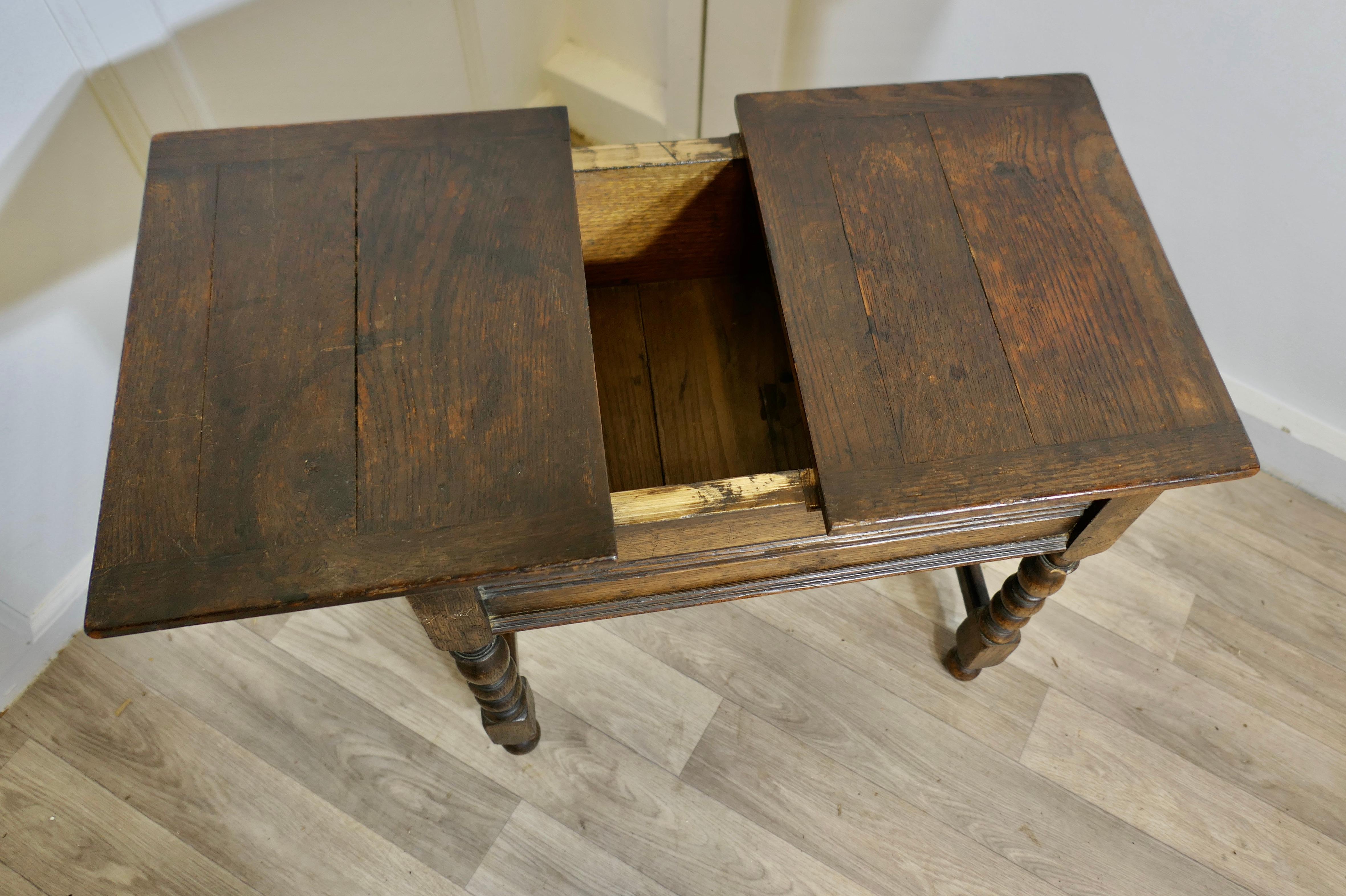 XIXe siècle Tabouret joint en chêne, table d'appoint, boîte à couture en vente