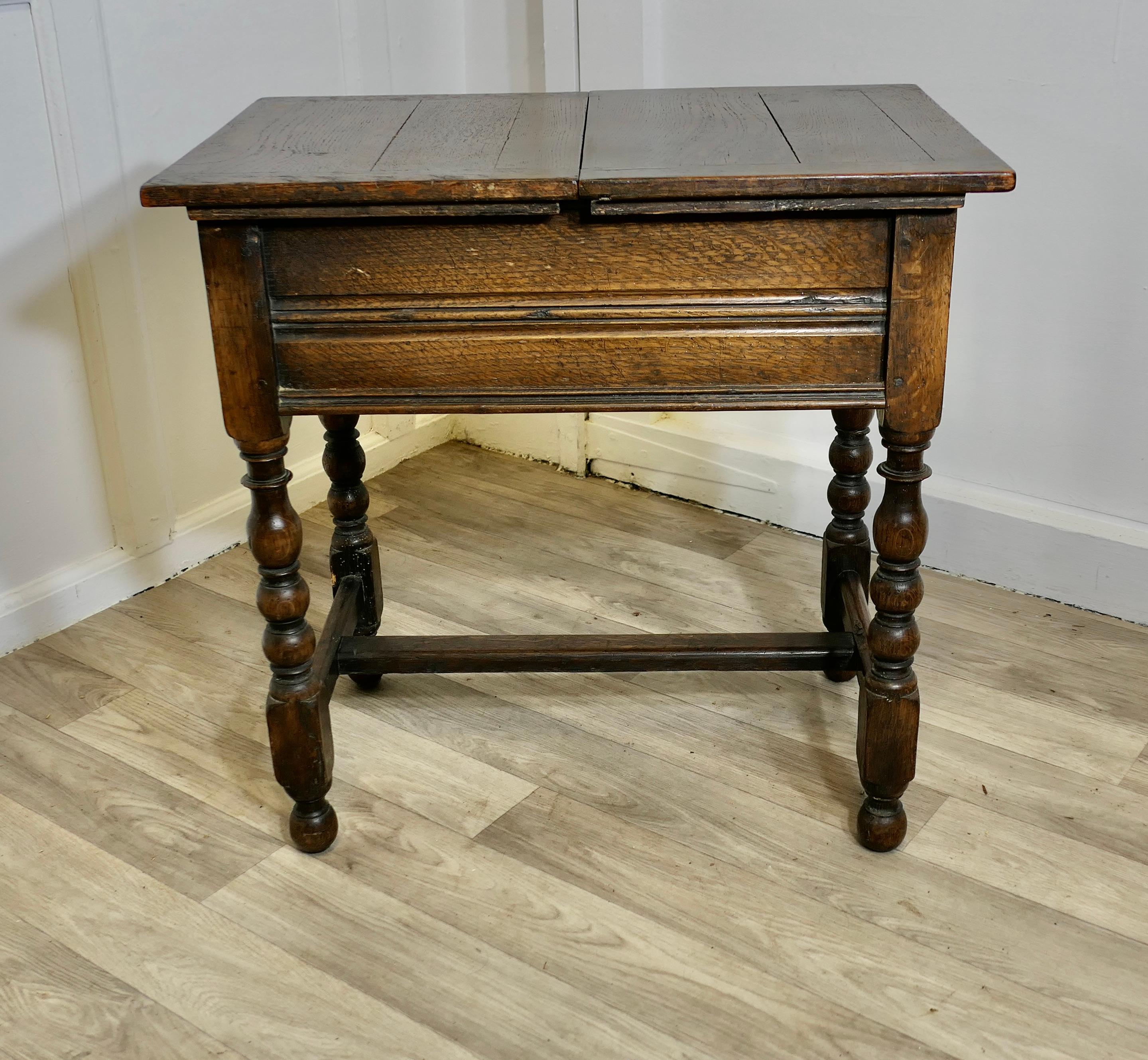 Tabouret joint en chêne, table d'appoint, boîte à couture en vente 1