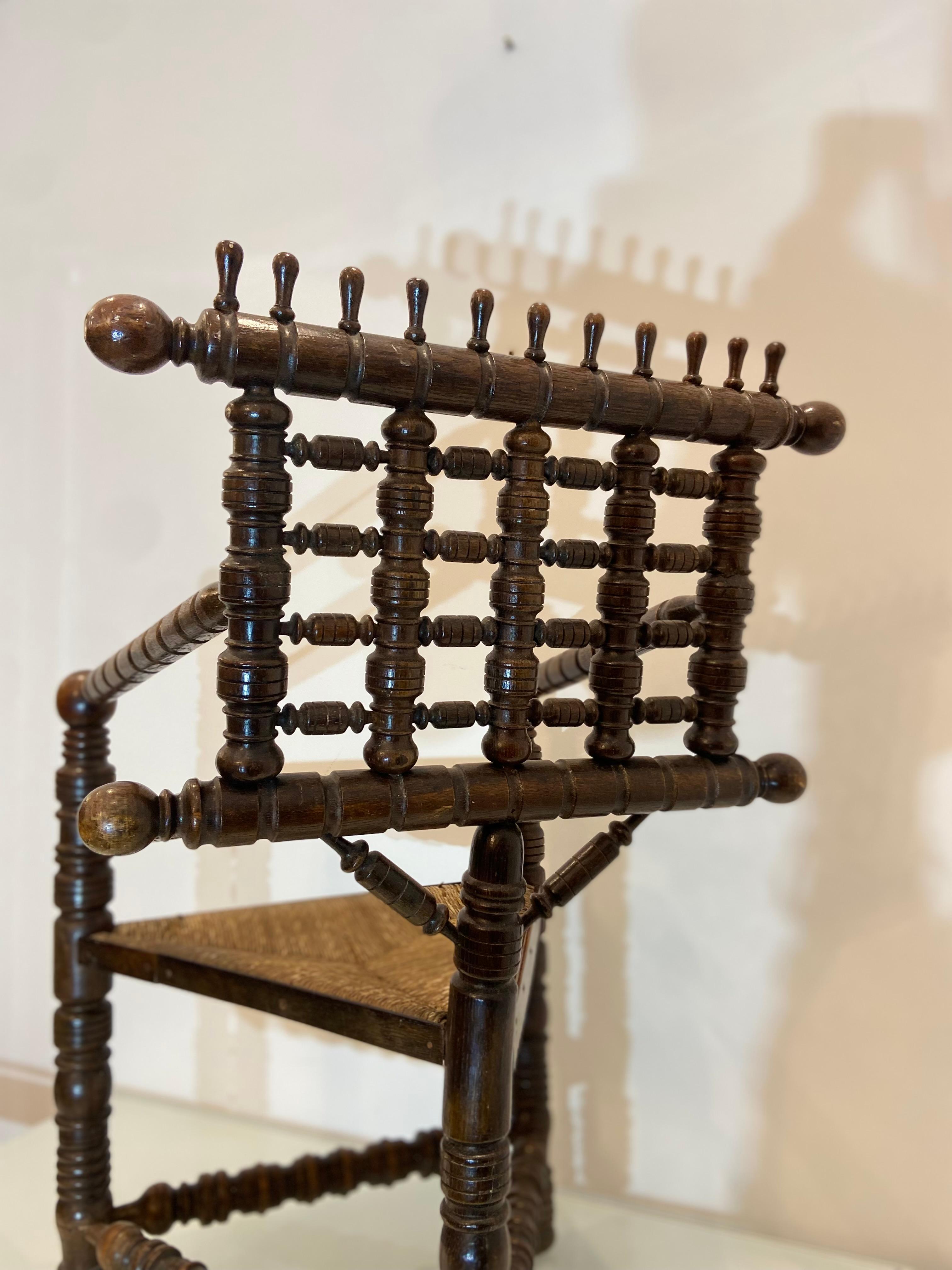 Una sedia triforme in Oak Turners del XIX secolo in vendita 2