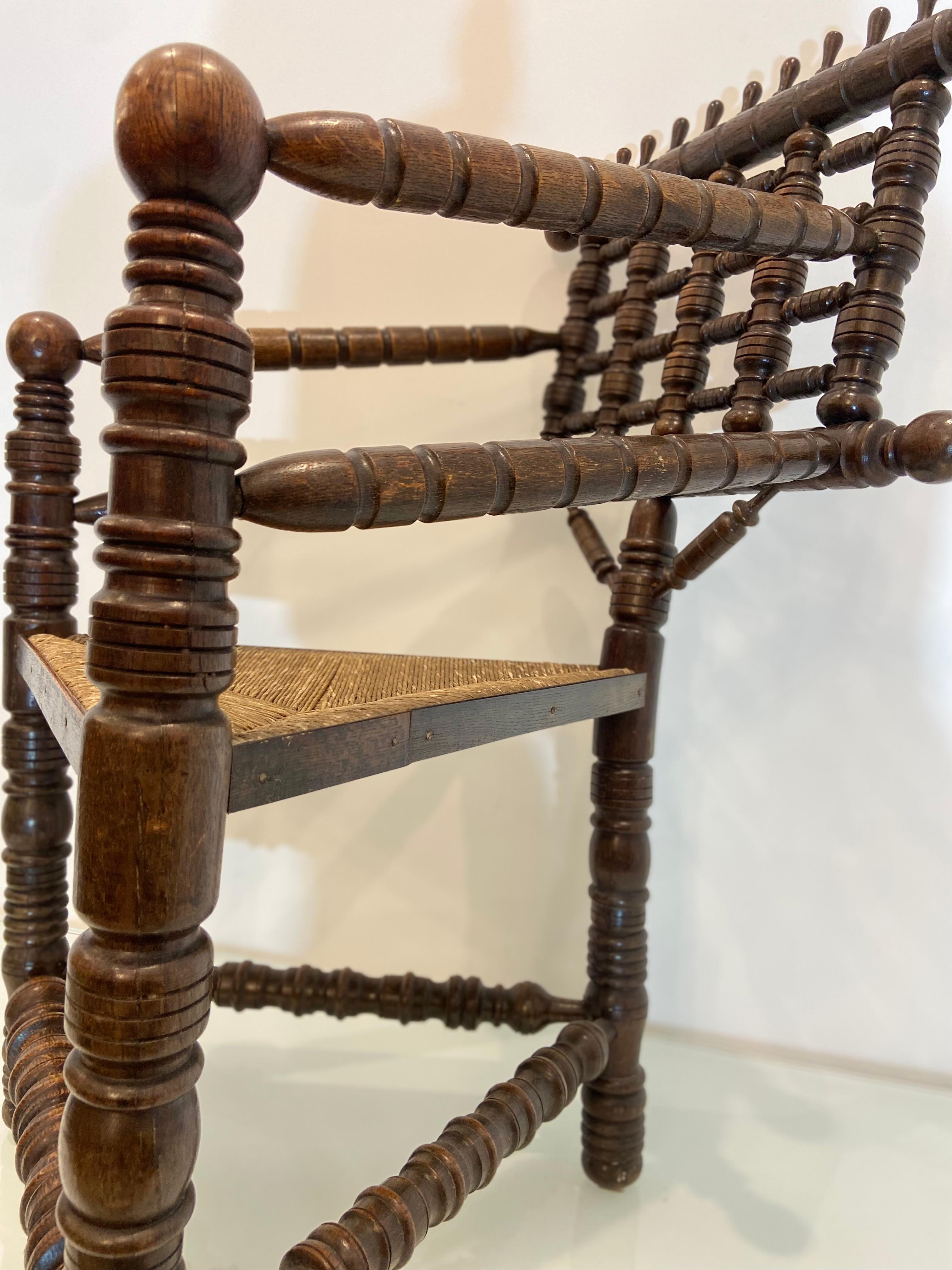 Quercia Una sedia triforme in Oak Turners del XIX secolo in vendita
