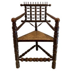 Una silla triforme de los torneros de roble del siglo XIX