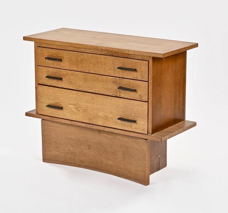Mid-Century moderno Cassettiera in legno di Oak - Maurice Pré - 1950 - Francia in vendita