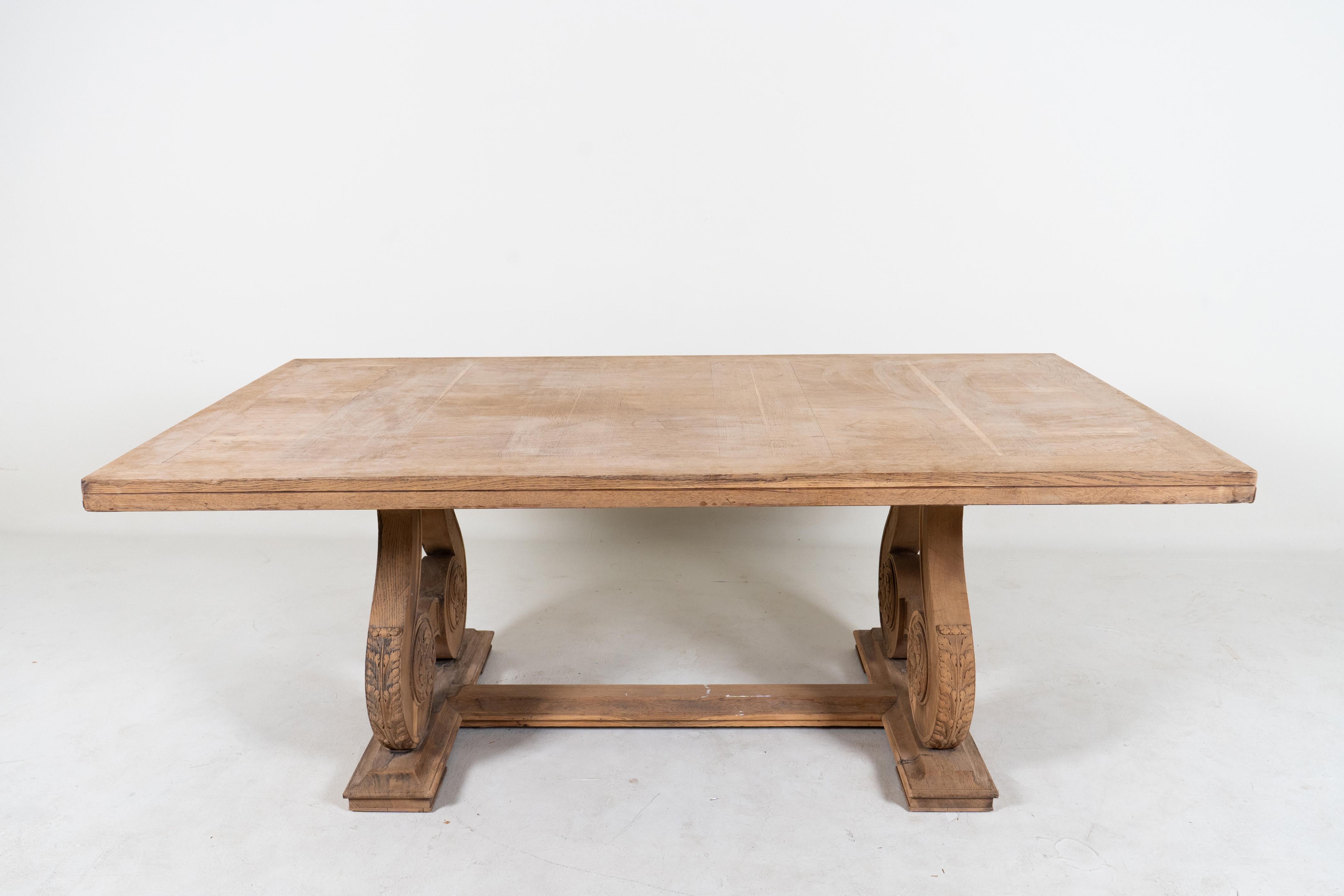 19th Century An Oak Wood Table with Carved Legs For Sale