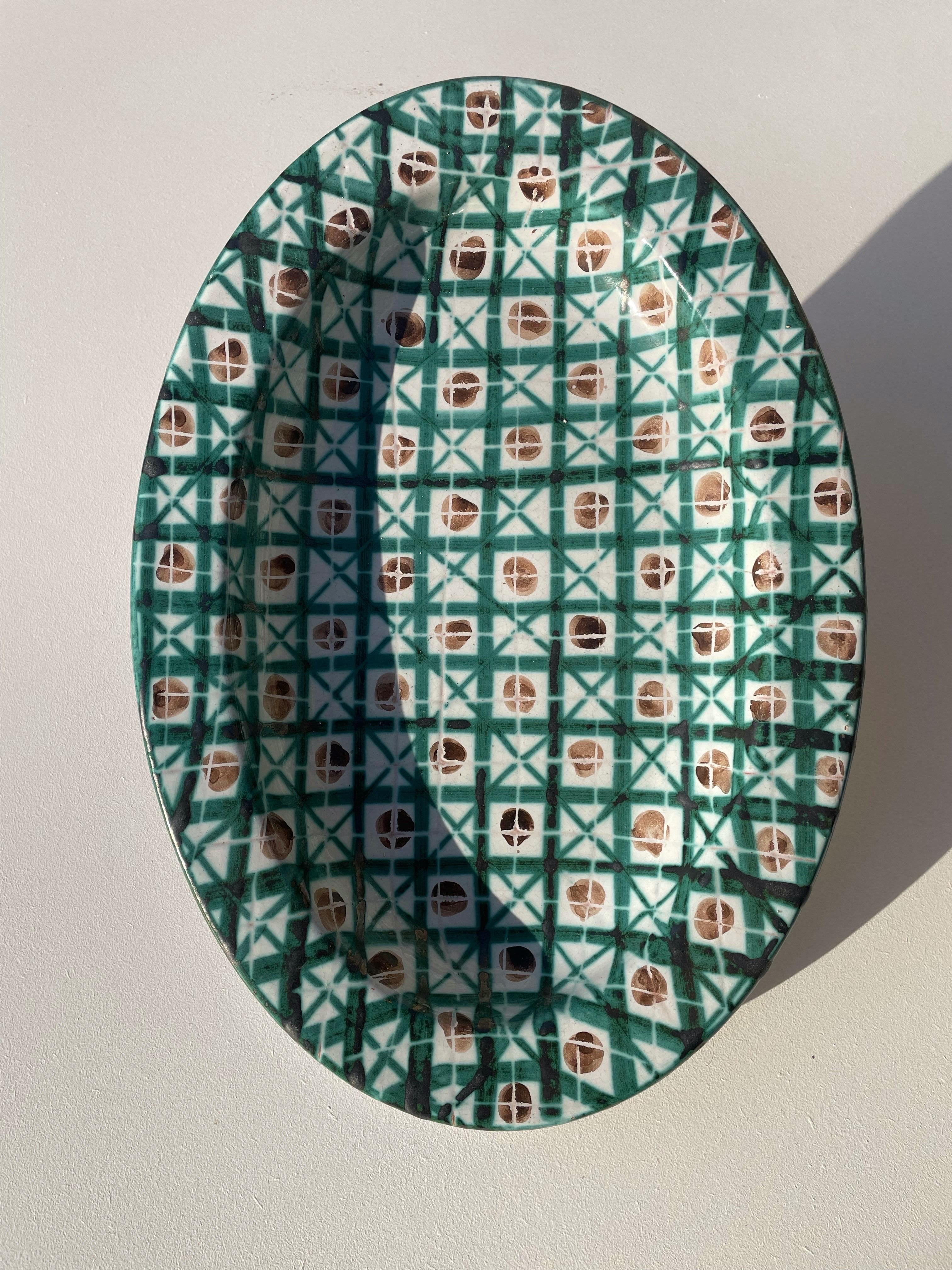 An oblong glazed ceramic platter  Robert Picault - France - 1950s mediados del siglo XX en venta