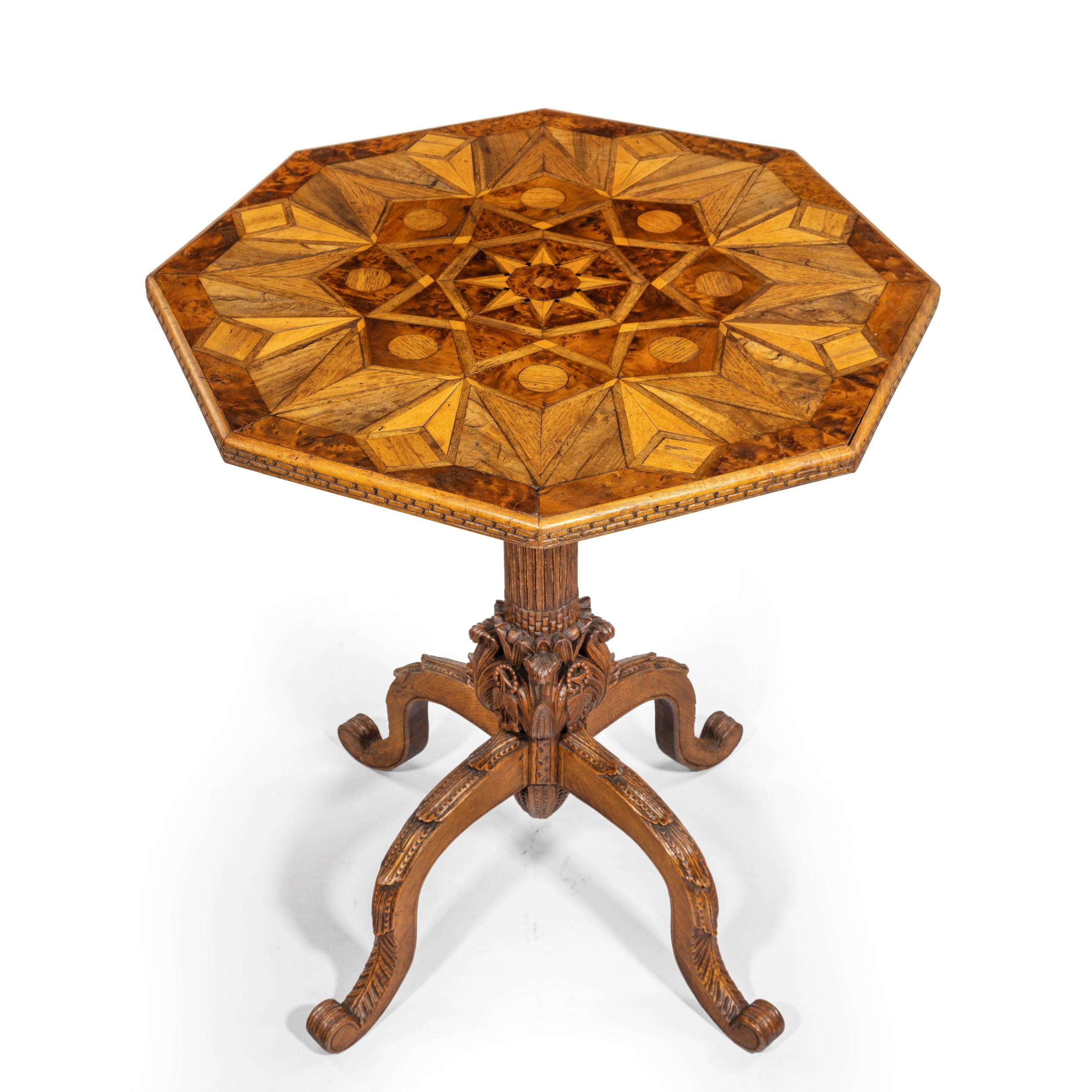 Britannique Table octogonale en marqueterie de bois de spécimen indigène en vente