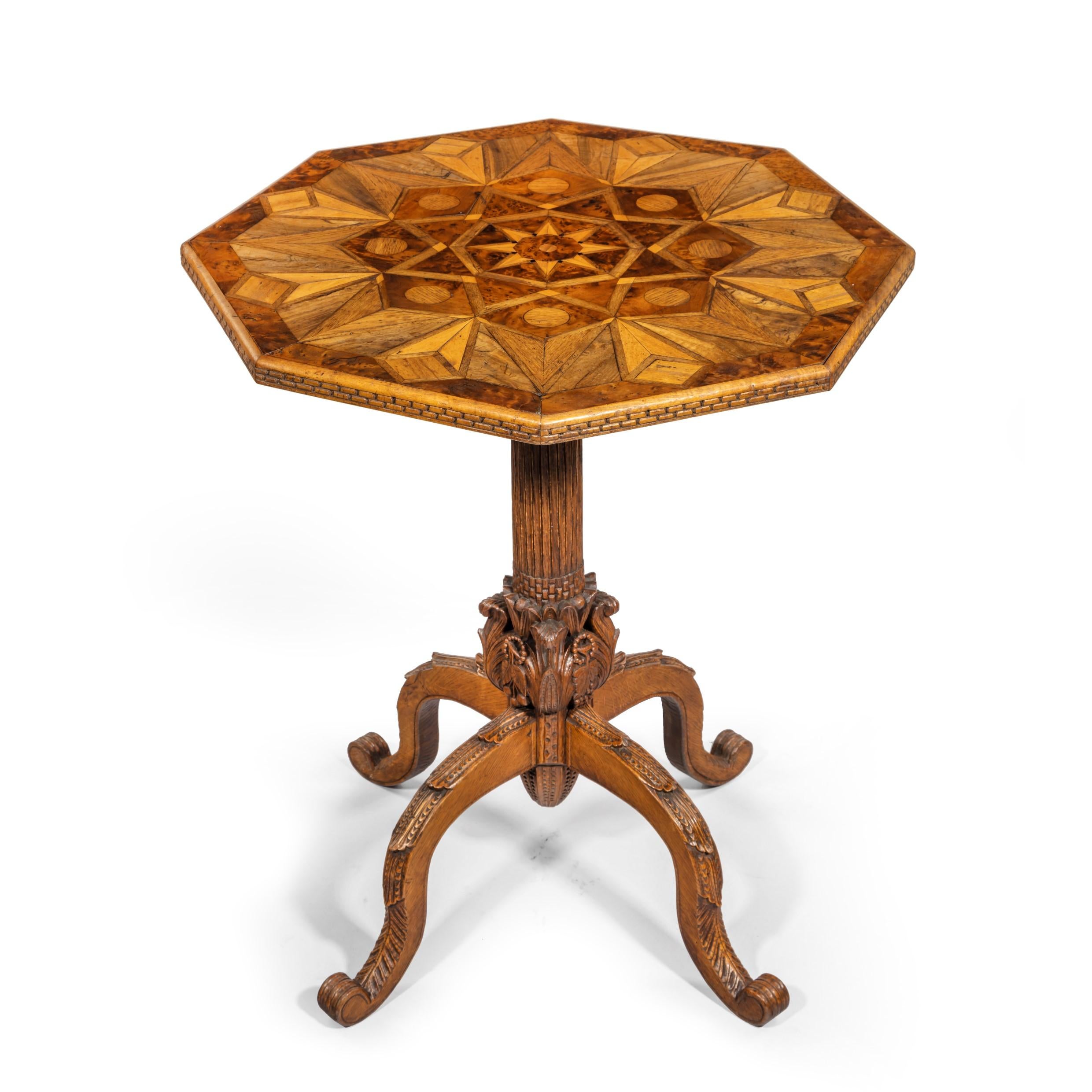 Marqueterie Table octogonale en marqueterie de bois de spécimen indigène en vente