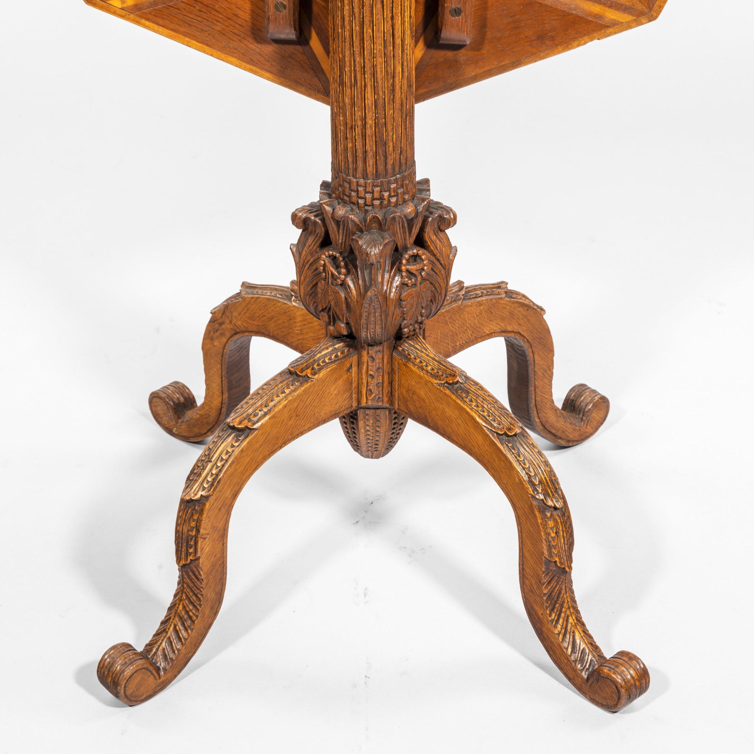Bois Table octogonale en marqueterie de bois de spécimen indigène en vente