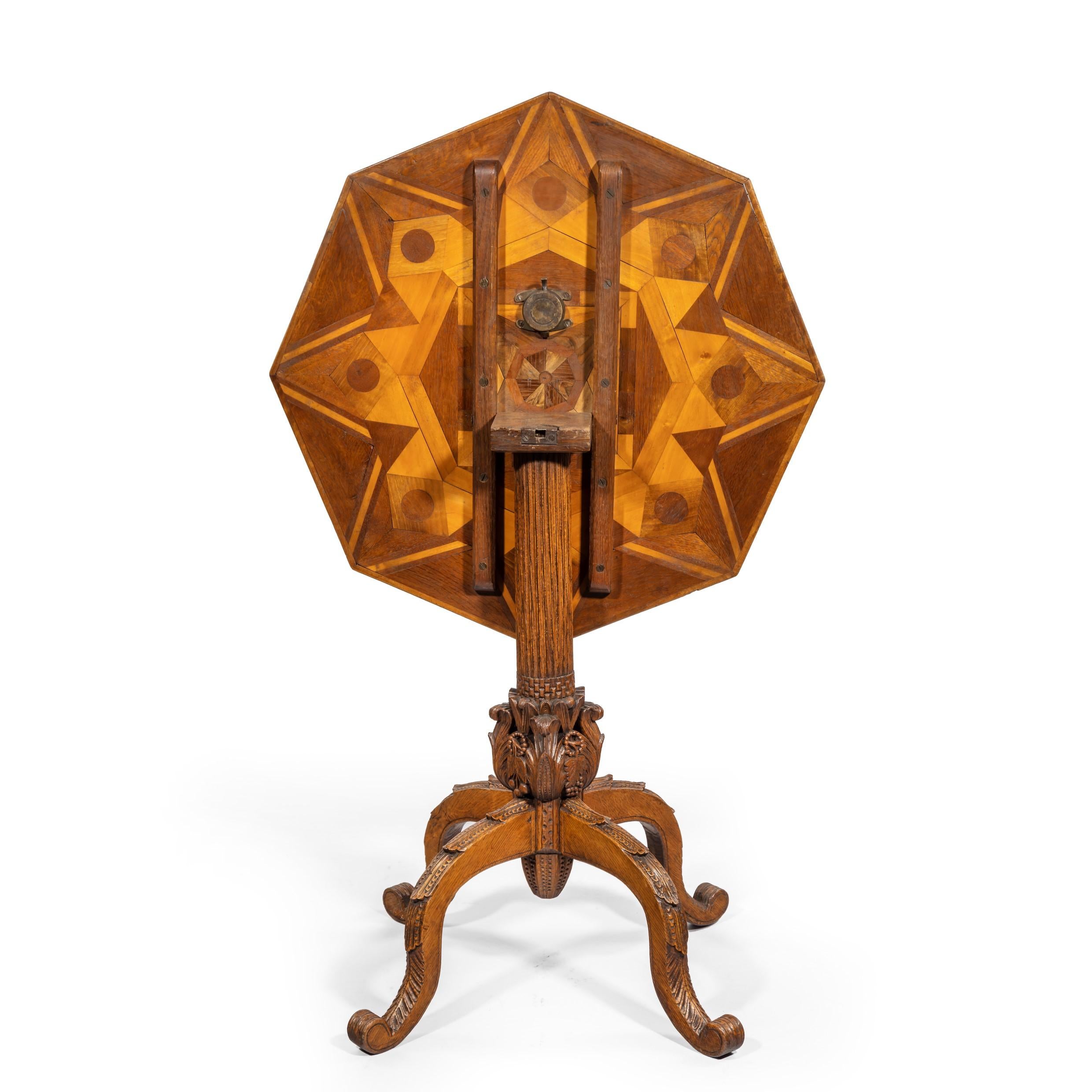 Table octogonale en marqueterie de bois de spécimen indigène en vente 2