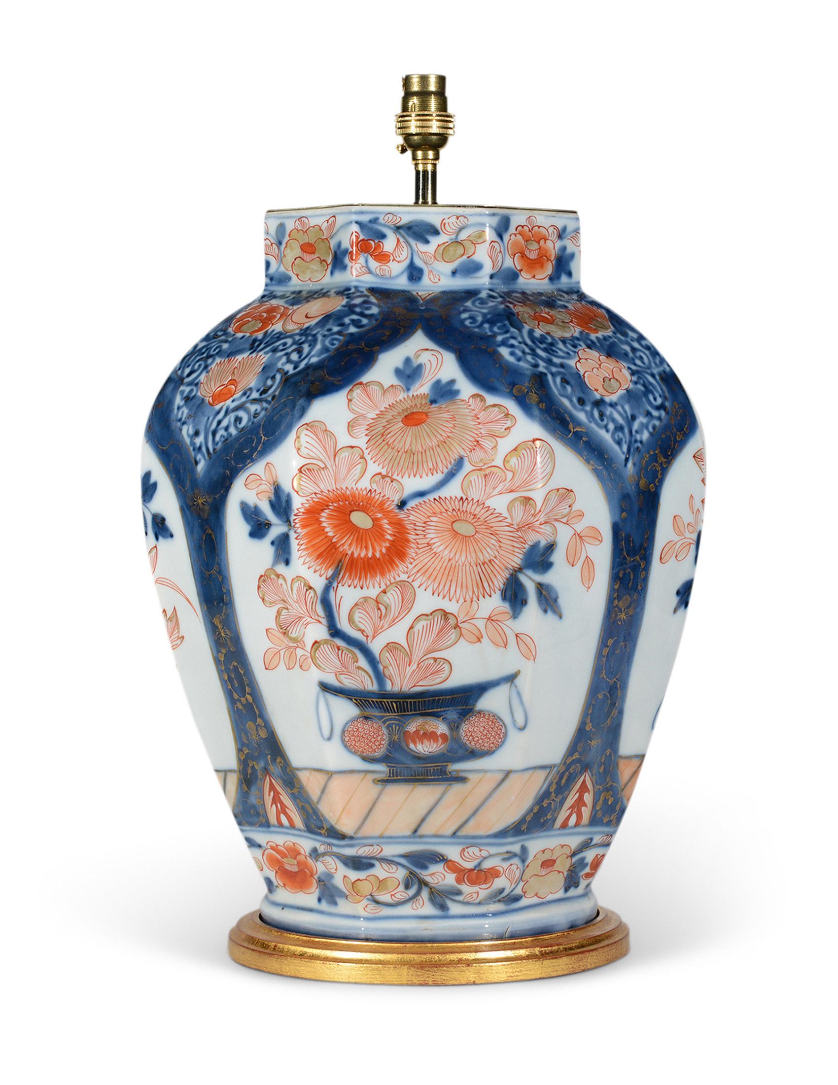 Japonais Lampe de table octogonale japonaise Imari en porcelaine ancienne du 18ème siècle en vente