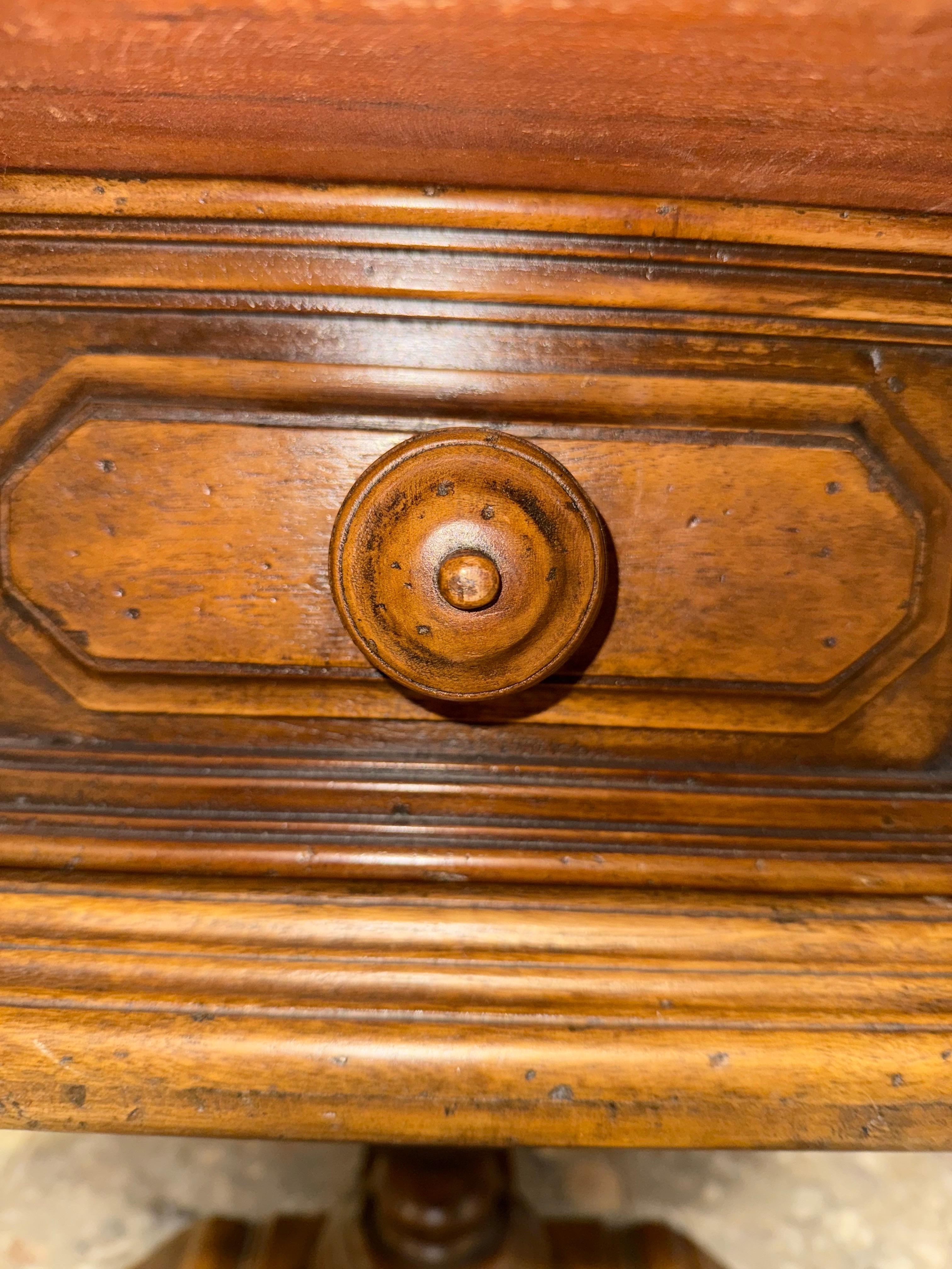 Bois de feuillus Table de bibliothèque octogonale en vente