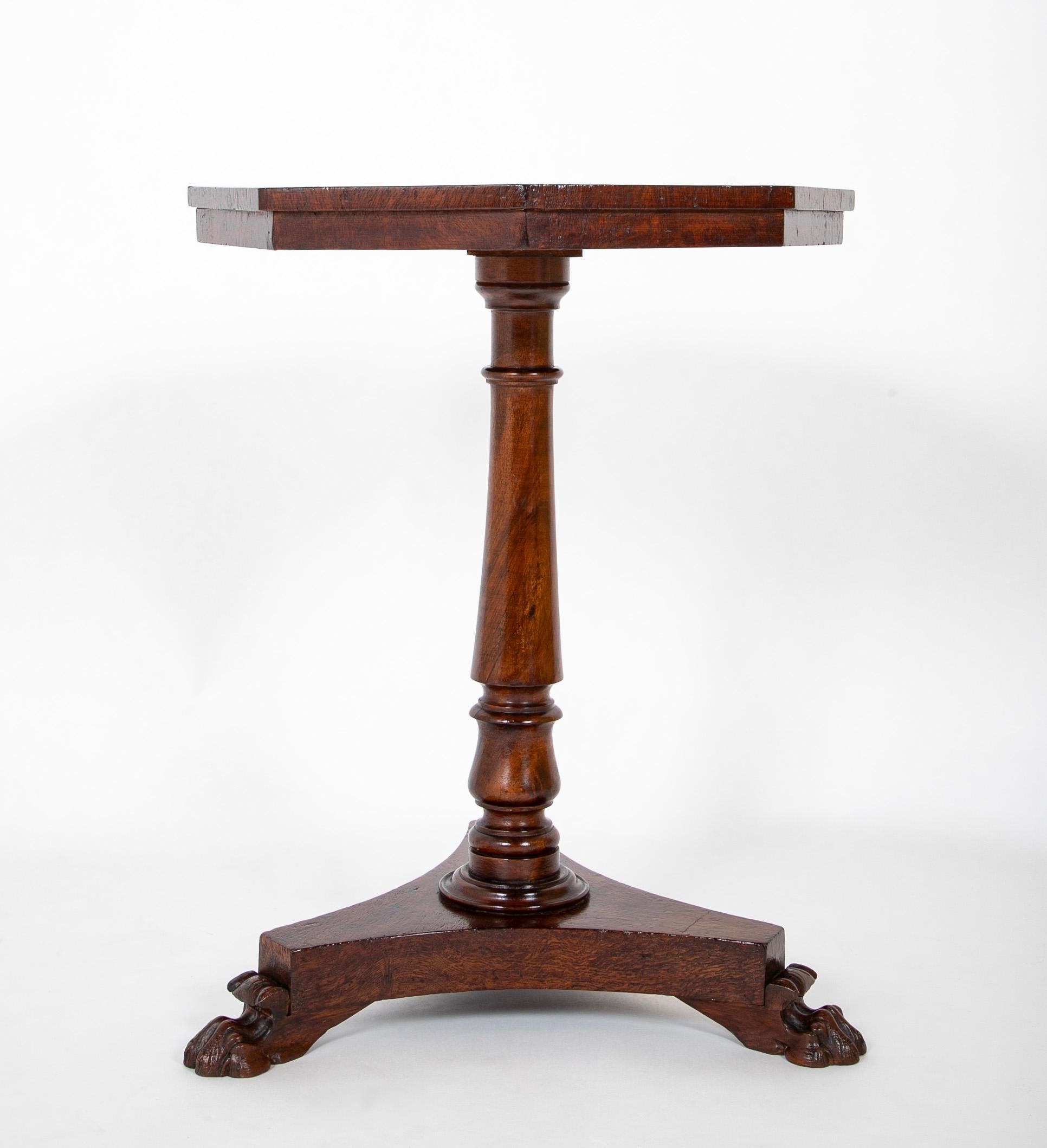 An Octagonal William IV Rosewood Games Table In Good Condition For Sale In Stamford, CT