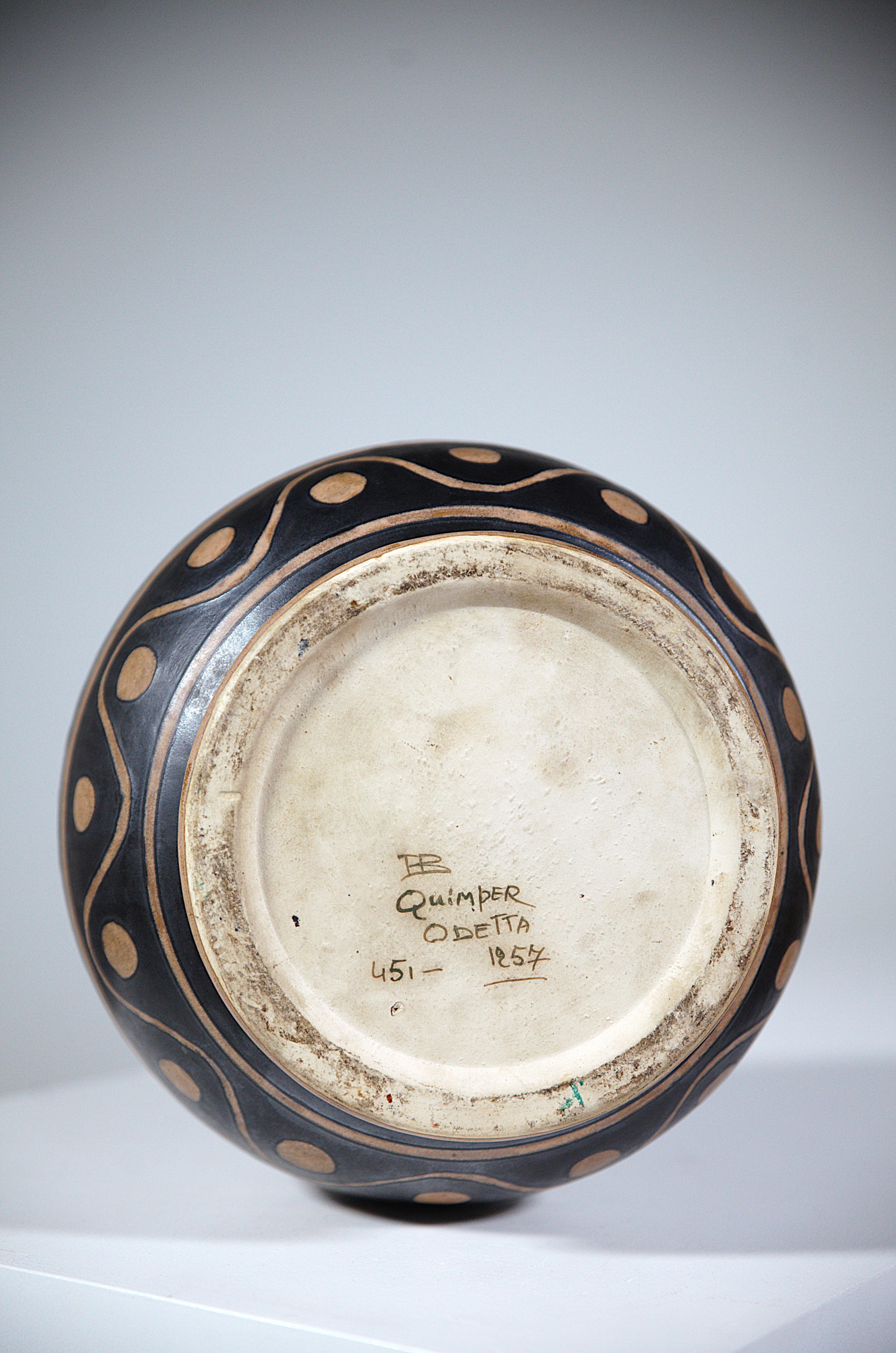 An Odetta Stoneware Vase by HB Quimper France 1930's im Zustand „Gut“ im Angebot in HYÈRES, FR