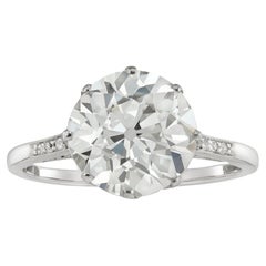 Un antiguo anillo solitario de diamantes talla europea