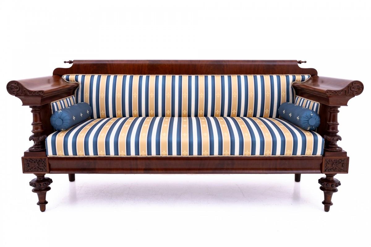 An old sofa in an eclectic style, Western Europe. After renovation. 5