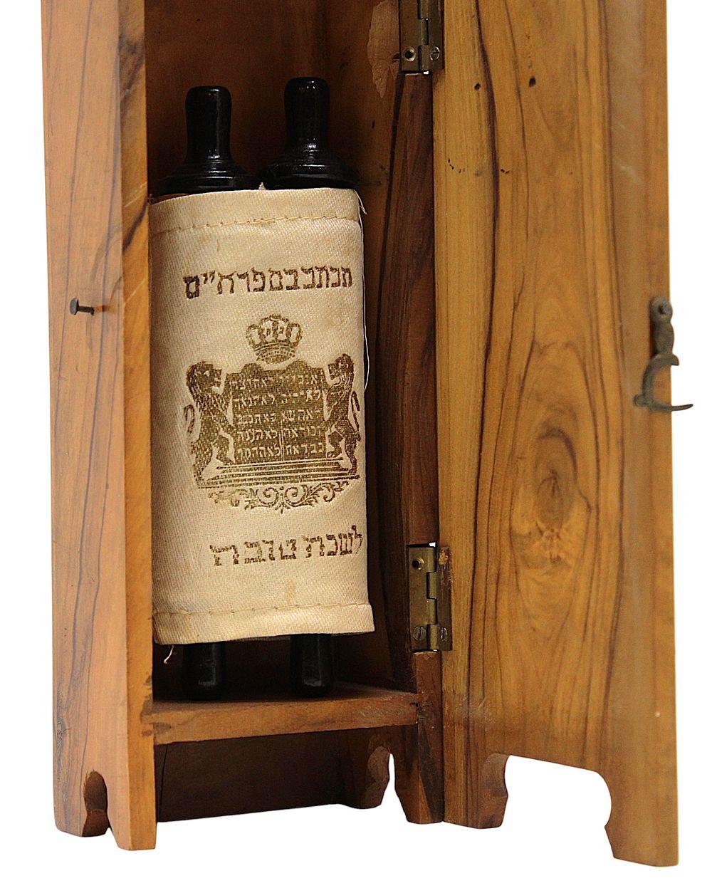 L'Arche du Torah à Jérusalem en bois d'olivier, c. 1920 Bon état - En vente à New York, NY
