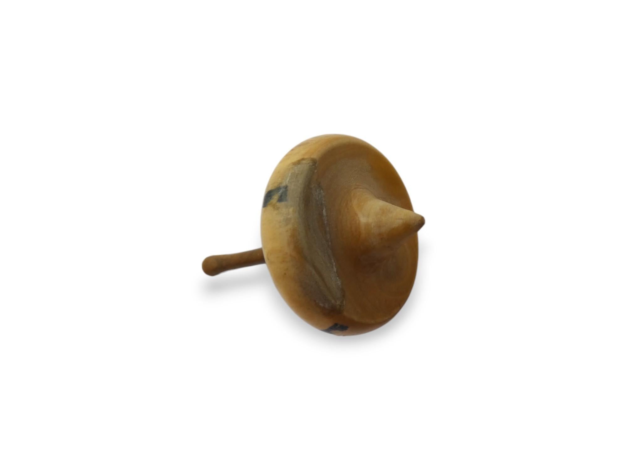 Israélien Dreidel en bois d'olivier, Jérusalem Circa 1950 en vente