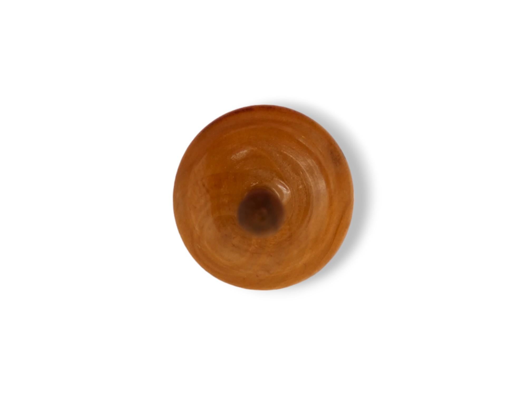 Sculpté Dreidel en bois d'olivier, Jérusalem Circa 1950 en vente