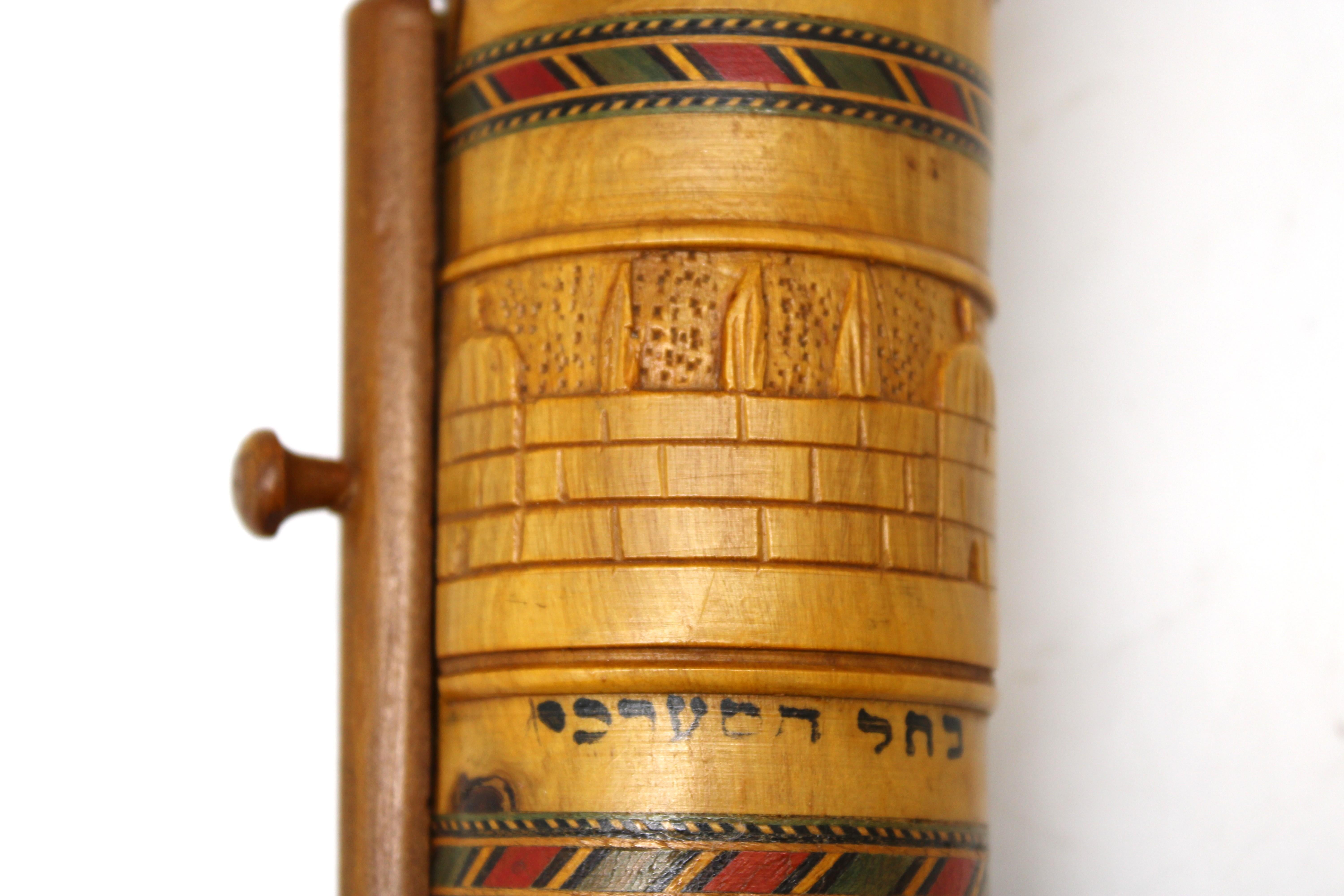 Estuche de madera de olivo para pergamino Ester y rollo de pergamino, Jerusalén C. 1950 en venta 3