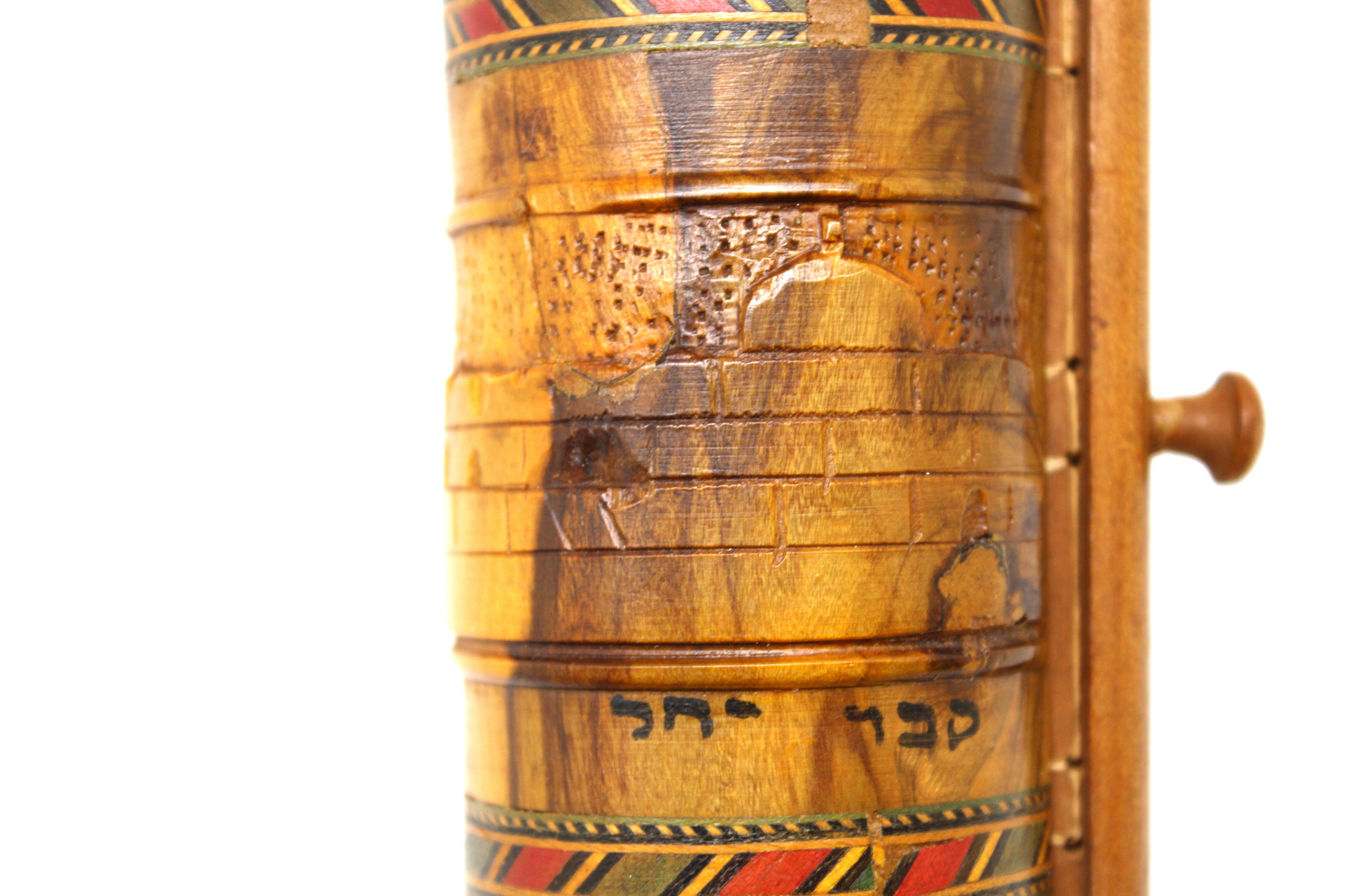 Estuche de madera de olivo para pergamino Ester y rollo de pergamino, Jerusalén C. 1950 en venta 4