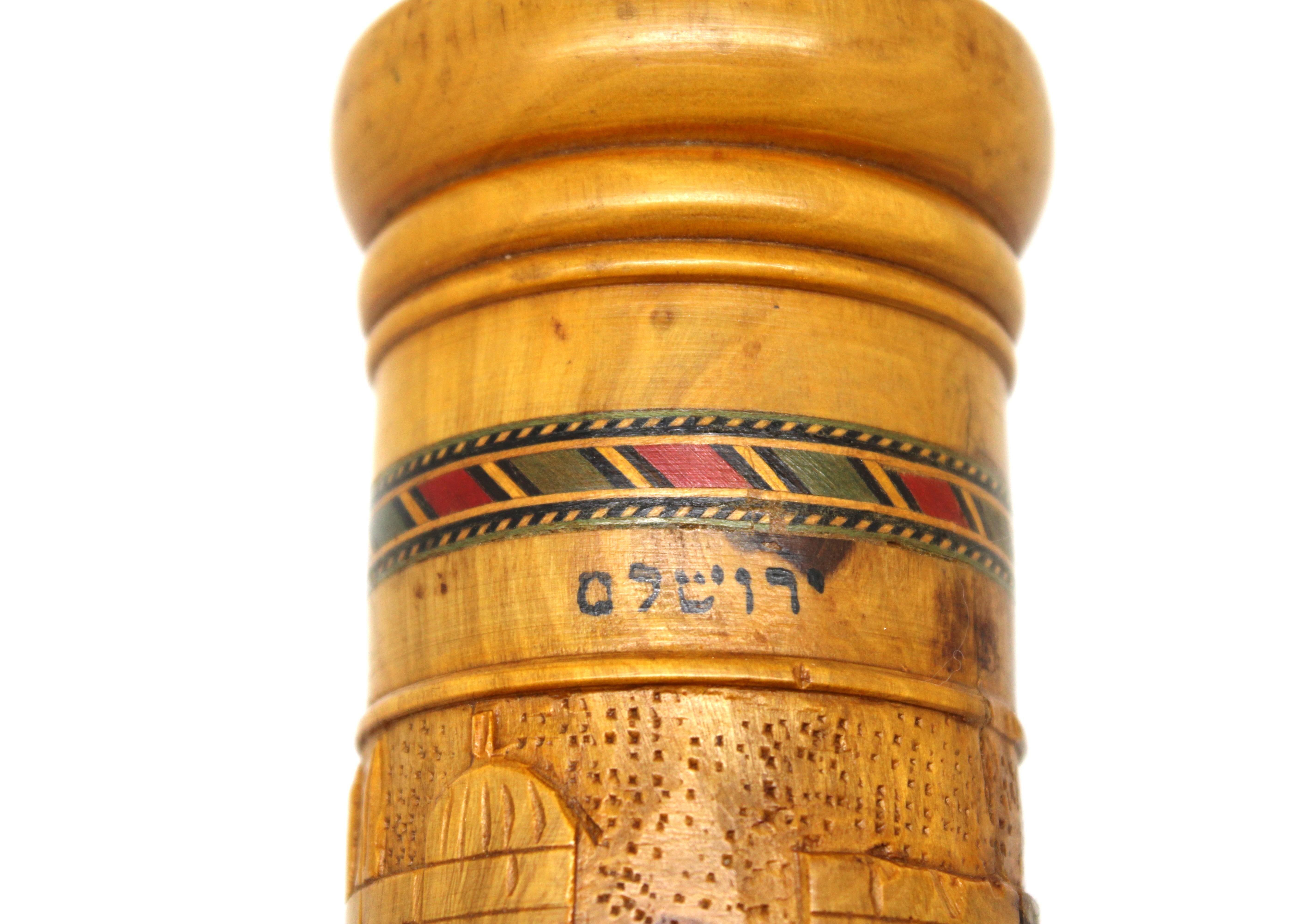 Estuche de madera de olivo para pergamino Ester y rollo de pergamino, Jerusalén C. 1950 mediados del siglo XX en venta