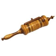 Étui Esther en bois d'olivier et rouleaux de parchemin, Jérusalem, vers 1950