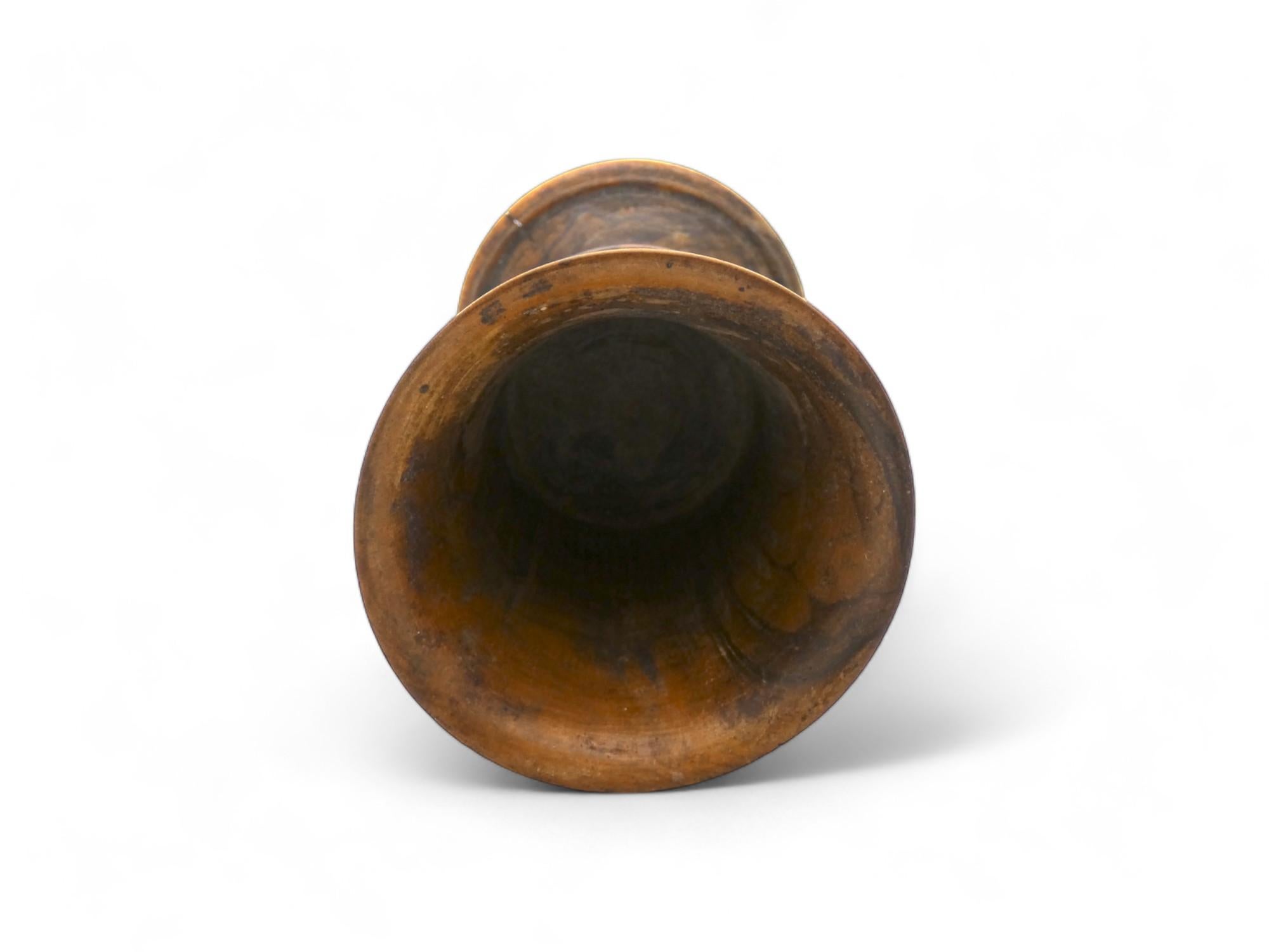 Un gobelet Kiddush en bois d'olivier, Jérusalem vers 1930 Bon état - En vente à New York, NY