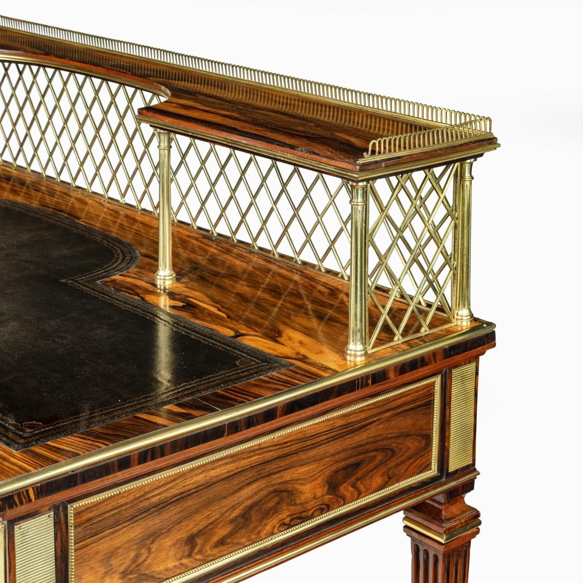 Milieu du XIXe siècle Table à écrire en bois d'olivier de Wright and Mansfield en vente