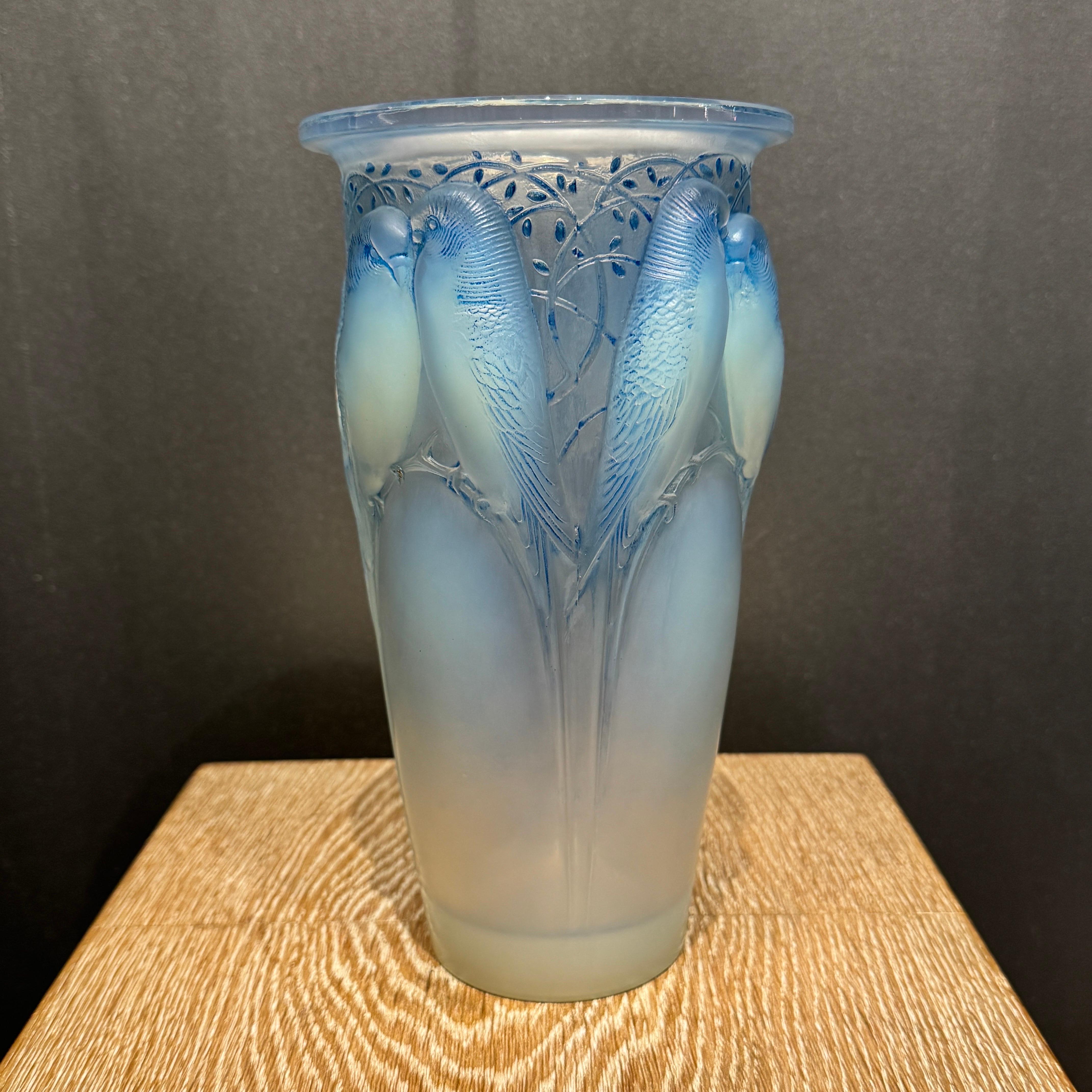 An Opalescent Ceylan Glass Vase by R.Lalique en vente 2