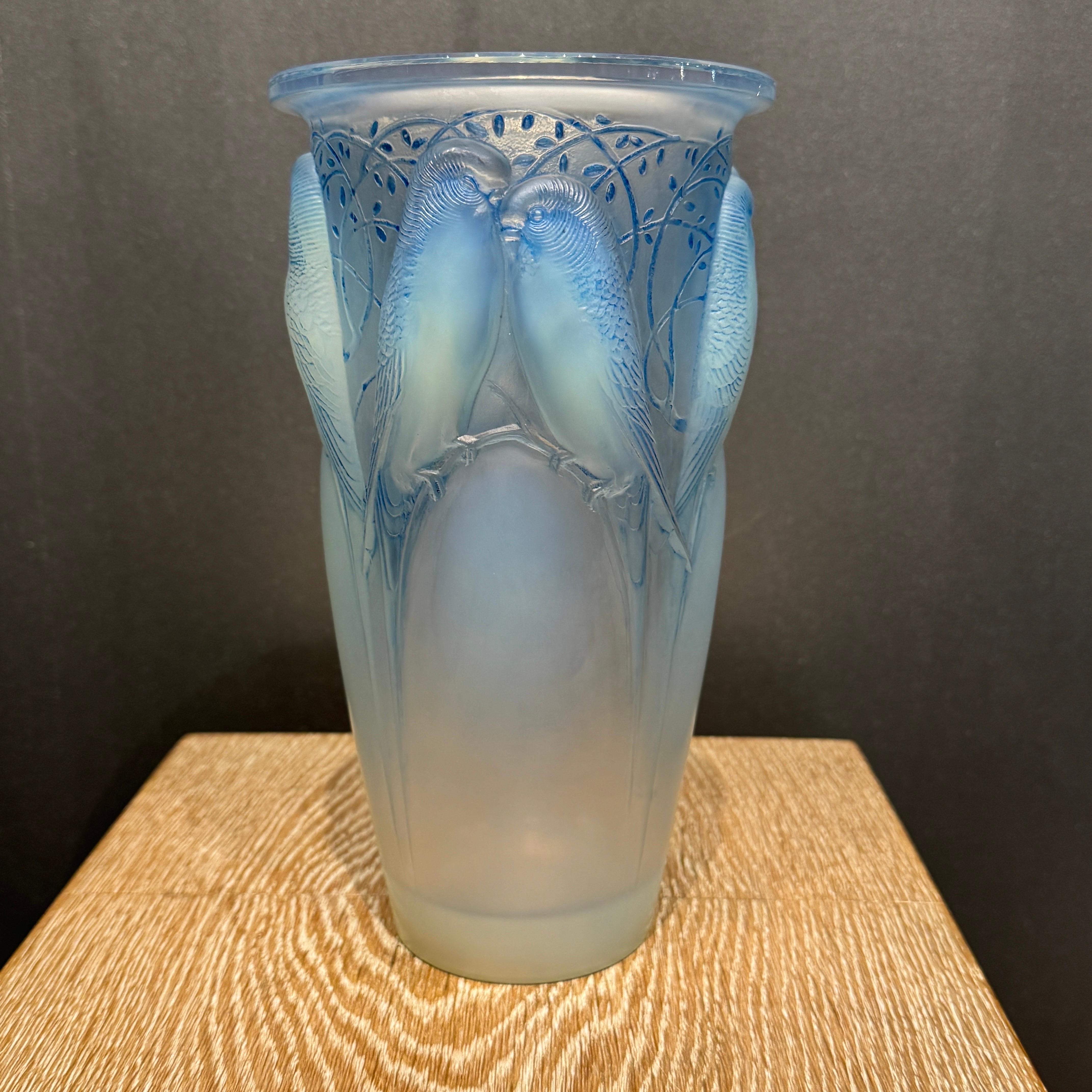An Opalescent Ceylan Glass Vase by R.Lalique en vente 3